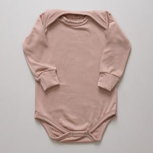 enxoval para bebê, lista de enxoval maternidade, dicas de maternidade, mamãe de primeira viagem, recém-nascido, puerpério, amamentação, dúvidas sobre maternidade, gravidez, parto, cesárea, parto natural, dicas para o sono do bebê, primeiros passos do bebê, macacão infantil, macacão bebê, malha 100% algodão, verão, primavera verão, baby, site confiável, peças infantis, moda infantil, roupa de criança, conjunto body manga curta infantil, unissex, Le Coeur, minimalista, roupas de bebê, roupas infantis, moda bebê, roupas para recém-nascido, loja de bebê online, conjuntos de bebê, roupa de bebê a preço acessível, roupas de bebê em promoção, roupas de bebê para o verão, conjuntos de roupas de bebê, roupas de bebê meia estação, roupa que cresce junto com o bebê, calça para bebê, macacão para bebê, camiseta bebê, roupas de bebê fáceis de trocar, body bebê, calça bebê, macacão com pezinho, saída de maternidade, roupa de bebê para sair da maternidade, roupa para neném, peças para neném maternidade, sapatinho de bebê, mantinha de bebê, roupa de bebê menino, roupa de bebê menina, touca para bebê, gorro para bebê, peças para aquecer o bebê, inverno, roupas de inverno para bebê, kit maternidade, enxoval bebê completo, kit body e calça bebê, kit saída de maternidade, kit roupas de recém-nascido, calça bebê suedine algodão, roupa de bebê confortável, enxoval bebê, roupas infantis, roupas para bebês preço, calça bebê, roupas personalizadas, roupas de maternidade, roupas de bebê confortáveis, calça de bebê unissex, ideias para mesversário, dicas de amamentação, quarto de bebê, decoração para quarto de bebê, malha leve e respirável, feito em algodão, confortável, maciez, moderna e estilosa, peças meia estação, enxoval completo para bebê, o que levar na mala da maternidade, lista enxoval maternidade atualizada, enxoval prático para recém-nascido, itens essenciais do enxoval, enxoval para mamãe e bebê, bolsa maternidade organizada, maternidade real, maternidade leve, maternidade na prática, dicas para mamães de primeira viagem, cuidados com o bebê recém-nascido, o que comprar antes do nascimento, roupinhas para maternidade, enxoval minimalista, enxoval sustentável para bebê, roupas fresquinhas para bebê, moda bebê verão, roupa leve para dias quentes, conjuntinho de verão bebê, roupas de bebê respiráveis, tecidos leves para o calor, roupas de bebê para meia-estação, looks de verão para bebê, conforto térmico para o bebê, roupa de bebê para clima quente, kit verão bebê, looks básicos de verão, roupas de bebê para passear, roupas de bebê para o dia a dia, roupas de bebê 100% algodão, algodão macio para bebê, roupas de bebê hipoalergênicas, tecidos naturais para bebê, roupas sem poliéster, malha respirável para bebê, roupas seguras para a pele do bebê, conforto e maciez para o bebê, roupas que não irritam a pele, roupas duráveis e confortáveis, roupas que acompanham o crescimento, qualidade premium infantil, roupas com toque suave, body de algodão para bebê, body manga curta bebê verão, calça bebê algodão, macacão leve para recém-nascido, conjunto bebê minimalista, roupas básicas para bebê, roupas neutras unissex, roupinhas para bebê menino e menina, kit body e calça bebê, kit roupas para recém-nascido, saída maternidade algodão, roupas práticas para trocar, roupas para o enxoval do bebê, roupas para dormir o bebê, pijaminha bebê, roupa para o bebê dormir confortável, amor em cada detalhe, feito com carinho para o bebê, cada fase com conforto, roupas para momentos especiais, estilo minimalista infantil, conforto que abraça, roupas que acompanham o crescimento, moda infantil afetiva, roupas pensadas para o dia a dia da mamãe.