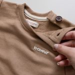 moletom e calça infantil, conjunto moletom bordado infantil, conjunto infantil estiloso, moletom gola careca infantil, moda bebe, roupa para bebe, roupa de criança, loja online infantil, loja de roupa de bebe online, frete grátis, roupinhas bebe estilosas, outono inverno, conjuntinho bebe, peças infantis, conjunto 100% algodão, roupa bebe confortável, loja de bebe, roupa infantil minimalista, roupa baby, moda baby, algodão premium, roupinha de bebê, vestuário para bebês, roupas para recém-nascidos, roupas de bebê menina/menino, enxoval de bebê, body de bebê, jogos de roupa para bebê, acessórios para bebê, moda bebê, roupinhas fofas para bebê, roupas para chá de bebê, baby, roupas para bebes, site confiável, peças infantis, moda infantil, roupa de criança, moda bebe fashion, le coeur, fácil de abotoar, roupinha unissex para bebe