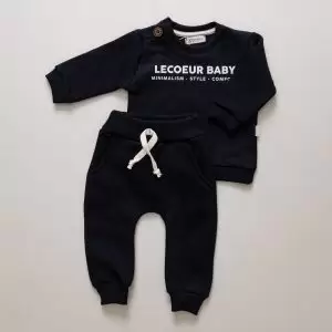 moletom e calça infantil, conjunto moletom peluciado infantil, conjunto infantil estiloso, moletom gola careca infantil, moda bebe, roupa para bebe, roupa de criança, loja online infantil, loja de roupa de bebe online, frete grátis, roupinhas bebe estilosas, outono inverno, conjuntinho bebe, peças infantis, conjunto 100% algodão, roupa bebe confortável, loja de bebe, roupa infantil minimalista, roupa baby, moda baby, algodão premium, roupinha de bebê, vestuário para bebês, roupas para recém-nascidos, roupas de bebê menina/menino, enxoval de bebê, body de bebê, jogos de roupa para bebê, acessórios para bebê, moda bebê, roupinhas fofas para bebê, roupas para chá de bebê, baby, roupas para bebes, site confiável, peças infantis, moda infantil, roupa de criança, moda bebe fashion, le coeur, fácil de abotoar, roupinha unissex para bebe