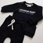 moletom e calça infantil, conjunto moletom peluciado infantil, conjunto infantil estiloso, moletom gola careca infantil, moda bebe, roupa para bebe, roupa de criança, loja online infantil, loja de roupa de bebe online, frete grátis, roupinhas bebe estilosas, outono inverno, conjuntinho bebe, peças infantis, conjunto 100% algodão, roupa bebe confortável, loja de bebe, roupa infantil minimalista, roupa baby, moda baby, algodão premium, roupinha de bebê, vestuário para bebês, roupas para recém-nascidos, roupas de bebê menina/menino, enxoval de bebê, body de bebê, jogos de roupa para bebê, acessórios para bebê, moda bebê, roupinhas fofas para bebê, roupas para chá de bebê, baby, roupas para bebes, site confiável, peças infantis, moda infantil, roupa de criança, moda bebe fashion, le coeur, fácil de abotoar, roupinha unissex para bebe