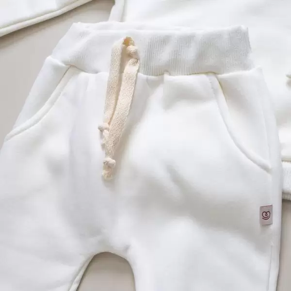moletom e calça infantil, conjunto moletom peluciado infantil, conjunto infantil estiloso, moletom gola careca infantil, moda bebe, roupa para bebe, roupa de criança, loja online infantil, loja de roupa de bebe online, frete grátis, roupinhas bebe estilosas, outono inverno, conjuntinho bebe, peças infantis, conjunto 100% algodão, roupa bebe confortável, loja de bebe, roupa infantil minimalista, roupa baby, moda baby, algodão premium, roupinha de bebê, vestuário para bebês, roupas para recém-nascidos, roupas de bebê menina/menino, enxoval de bebê, body de bebê, jogos de roupa para bebê, acessórios para bebê, moda bebê, roupinhas fofas para bebê, roupas para chá de bebê, baby, roupas para bebes, site confiável, peças infantis, moda infantil, roupa de criança, moda bebe fashion, le coeur, fácil de abotoar, roupinha unissex para bebe