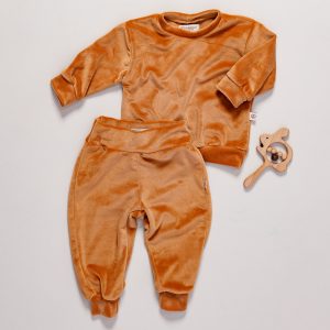 moletom e calça infantil, conjunto moletom peluciado infantil, conjunto plush infantil, conjunto peluciado infantil, conjunto infantil estiloso, moletom gola careca infantil, moda bebe, roupa para bebe, roupa de criança, loja online infantil, loja de roupa de bebe online, frete grátis, roupinhas bebe estilosas, outono inverno, conjuntinho bebe, peças infantis, conjunto 100% algodão, roupa bebe confortável, loja de bebe, roupa infantil minimalista, roupa baby, moda baby, algodão premium, roupinha de bebê, vestuário para bebês, roupas para recém-nascidos, roupas de bebê menina/menino, enxoval de bebê, body de bebê, jogos de roupa para bebê, acessórios para bebê, moda bebê, roupinhas fofas para bebê, roupas para chá de bebê, baby, roupas para bebes, site confiável, peças infantis, moda infantil, roupa de criança, moda bebe fashion, le coeur, fácil de abotoar, roupinha unissex para bebe