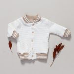 jaqueta bomber infantil, moda bebe, roupa para bebe, roupa de criança, loja online infantil, loja de roupa de bebe online, frete grátis, roupinhas bebe estilosas, outono inverno, conjuntinho bebe, peças infantis, conjunto 100% algodão, roupa bebe confortável, loja de bebe, roupa infantil minimalista, roupa baby, moda baby, algodão premium, roupinha de bebê, vestuário para bebês, roupas para recém-nascidos, roupas de bebê menina/menino, enxoval de bebê, body de bebê, jogos de roupa para bebê, acessórios para bebê, moda bebê, roupinhas fofas para bebê, roupas para chá de bebê, baby, roupas para bebes, site confiável, peças infantis, moda infantil, roupa de criança, moda bebe fashion, le coeur, fácil de abotoar, roupinha unissex para bebe