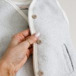 enxoval para bebê, lista de enxoval maternidade, dicas de maternidade, mamãe de primeira viagem, recém-nascido, puerpério, amamentação, dúvidas sobre maternidade, gravidez, parto, cesárea, parto natural, dicas para o sono do bebê, primeiros passos do bebê, macacão infantil, macacão bebê, malha 100% algodão, verão, primavera verão, baby, site confiável, peças infantis, moda infantil, roupa de criança, conjunto body manga curta infantil, unissex, Le Coeur, minimalista, roupas de bebê, roupas infantis, moda bebê, roupas para recém-nascido, loja de bebê online, conjuntos de bebê, roupa de bebê a preço acessível, roupas de bebê em promoção, roupas de bebê para o verão, conjuntos de roupas de bebê, roupas de bebê meia estação, roupa que cresce junto com o bebê, calça para bebê, macacão para bebê, camiseta bebê, roupas de bebê fáceis de trocar, body bebê, calça bebê, macacão com pezinho, saída de maternidade, roupa de bebê para sair da maternidade, roupa para neném, peças para neném maternidade, sapatinho de bebê, mantinha de bebê, roupa de bebê menino, roupa de bebê menina, touca para bebê, gorro para bebê, peças para aquecer o bebê, inverno, roupas de inverno para bebê, kit maternidade, enxoval bebê completo, kit body e calça bebê, kit saída de maternidade, kit roupas de recém-nascido, calça bebê suedine algodão, roupa de bebê confortável, enxoval bebê, roupas infantis, roupas para bebês preço, calça bebê, roupas personalizadas, roupas de maternidade, roupas de bebê confortáveis, calça de bebê unissex, ideias para mesversário, dicas de amamentação, quarto de bebê, decoração para quarto de bebê, malha leve e respirável, feito em algodão, confortável, maciez, moderna e estilosa, peças meia estação, enxoval completo para bebê, o que levar na mala da maternidade, lista enxoval maternidade atualizada, enxoval prático para recém-nascido, itens essenciais do enxoval, enxoval para mamãe e bebê, bolsa maternidade organizada, maternidade real, maternidade leve, maternidade na prática, dicas para mamães de primeira viagem, cuidados com o bebê recém-nascido, o que comprar antes do nascimento, roupinhas para maternidade, enxoval minimalista, enxoval sustentável para bebê, roupas fresquinhas para bebê, moda bebê verão, roupa leve para dias quentes, conjuntinho de verão bebê, roupas de bebê respiráveis, tecidos leves para o calor, roupas de bebê para meia-estação, looks de verão para bebê, conforto térmico para o bebê, roupa de bebê para clima quente, kit verão bebê, looks básicos de verão, roupas de bebê para passear, roupas de bebê para o dia a dia, roupas de bebê 100% algodão, algodão macio para bebê, roupas de bebê hipoalergênicas, tecidos naturais para bebê, roupas sem poliéster, malha respirável para bebê, roupas seguras para a pele do bebê, conforto e maciez para o bebê, roupas que não irritam a pele, roupas duráveis e confortáveis, roupas que acompanham o crescimento, qualidade premium infantil, roupas com toque suave, body de algodão para bebê, body manga curta bebê verão, calça bebê algodão, macacão leve para recém-nascido, conjunto bebê minimalista, roupas básicas para bebê, roupas neutras unissex, roupinhas para bebê menino e menina, kit body e calça bebê, kit roupas para recém-nascido, saída maternidade algodão, roupas práticas para trocar, roupas para o enxoval do bebê, roupas para dormir o bebê, pijaminha bebê, roupa para o bebê dormir confortável, amor em cada detalhe, feito com carinho para o bebê, cada fase com conforto, roupas para momentos especiais, estilo minimalista infantil, conforto que abraça, roupas que acompanham o crescimento, moda infantil afetiva, roupas pensadas para o dia a dia da mamãe.