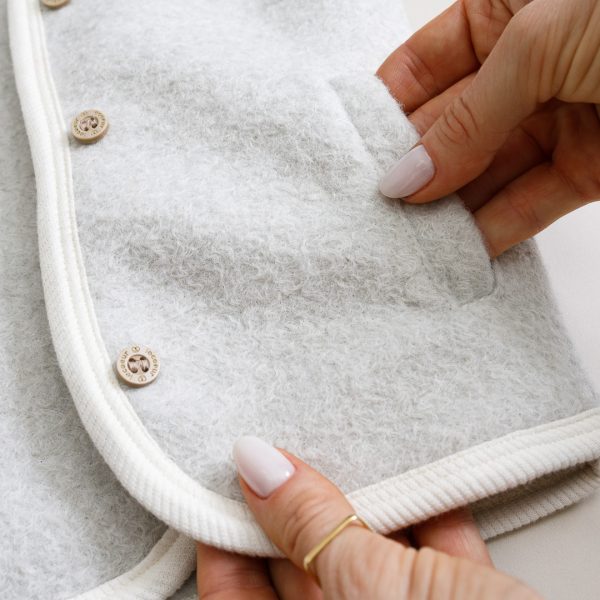 enxoval para bebê, lista de enxoval maternidade, dicas de maternidade, mamãe de primeira viagem, recém-nascido, puerpério, amamentação, dúvidas sobre maternidade, gravidez, parto, cesárea, parto natural, dicas para o sono do bebê, primeiros passos do bebê, macacão infantil, macacão bebê, malha 100% algodão, verão, primavera verão, baby, site confiável, peças infantis, moda infantil, roupa de criança, conjunto body manga curta infantil, unissex, Le Coeur, minimalista, roupas de bebê, roupas infantis, moda bebê, roupas para recém-nascido, loja de bebê online, conjuntos de bebê, roupa de bebê a preço acessível, roupas de bebê em promoção, roupas de bebê para o verão, conjuntos de roupas de bebê, roupas de bebê meia estação, roupa que cresce junto com o bebê, calça para bebê, macacão para bebê, camiseta bebê, roupas de bebê fáceis de trocar, body bebê, calça bebê, macacão com pezinho, saída de maternidade, roupa de bebê para sair da maternidade, roupa para neném, peças para neném maternidade, sapatinho de bebê, mantinha de bebê, roupa de bebê menino, roupa de bebê menina, touca para bebê, gorro para bebê, peças para aquecer o bebê, inverno, roupas de inverno para bebê, kit maternidade, enxoval bebê completo, kit body e calça bebê, kit saída de maternidade, kit roupas de recém-nascido, calça bebê suedine algodão, roupa de bebê confortável, enxoval bebê, roupas infantis, roupas para bebês preço, calça bebê, roupas personalizadas, roupas de maternidade, roupas de bebê confortáveis, calça de bebê unissex, ideias para mesversário, dicas de amamentação, quarto de bebê, decoração para quarto de bebê, malha leve e respirável, feito em algodão, confortável, maciez, moderna e estilosa, peças meia estação, enxoval completo para bebê, o que levar na mala da maternidade, lista enxoval maternidade atualizada, enxoval prático para recém-nascido, itens essenciais do enxoval, enxoval para mamãe e bebê, bolsa maternidade organizada, maternidade real, maternidade leve, maternidade na prática, dicas para mamães de primeira viagem, cuidados com o bebê recém-nascido, o que comprar antes do nascimento, roupinhas para maternidade, enxoval minimalista, enxoval sustentável para bebê, roupas fresquinhas para bebê, moda bebê verão, roupa leve para dias quentes, conjuntinho de verão bebê, roupas de bebê respiráveis, tecidos leves para o calor, roupas de bebê para meia-estação, looks de verão para bebê, conforto térmico para o bebê, roupa de bebê para clima quente, kit verão bebê, looks básicos de verão, roupas de bebê para passear, roupas de bebê para o dia a dia, roupas de bebê 100% algodão, algodão macio para bebê, roupas de bebê hipoalergênicas, tecidos naturais para bebê, roupas sem poliéster, malha respirável para bebê, roupas seguras para a pele do bebê, conforto e maciez para o bebê, roupas que não irritam a pele, roupas duráveis e confortáveis, roupas que acompanham o crescimento, qualidade premium infantil, roupas com toque suave, body de algodão para bebê, body manga curta bebê verão, calça bebê algodão, macacão leve para recém-nascido, conjunto bebê minimalista, roupas básicas para bebê, roupas neutras unissex, roupinhas para bebê menino e menina, kit body e calça bebê, kit roupas para recém-nascido, saída maternidade algodão, roupas práticas para trocar, roupas para o enxoval do bebê, roupas para dormir o bebê, pijaminha bebê, roupa para o bebê dormir confortável, amor em cada detalhe, feito com carinho para o bebê, cada fase com conforto, roupas para momentos especiais, estilo minimalista infantil, conforto que abraça, roupas que acompanham o crescimento, moda infantil afetiva, roupas pensadas para o dia a dia da mamãe.