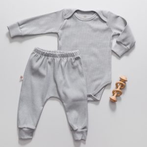 conjunto bebe malha canelada inverno baby praticidade qualidade roupas para bebes site confiavel outono inverno peças infantis moda infantil roupa de criança conjunto body e calça manga longa fashion quentinho unissex le coeur varejo minimalista estiloso basico pratico facil abotoar leve moda bebe baby