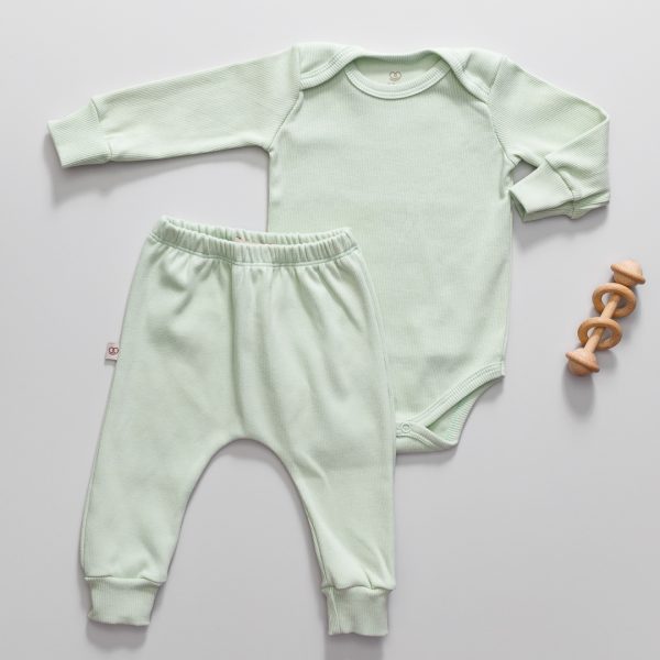 conjunto bebe malha canelada inverno baby praticidade qualidade roupas para bebes site confiavel outono inverno peças infantis moda infantil roupa de criança conjunto body e calça manga longa fashion quentinho unissex le coeur varejo minimalista estiloso basico pratico facil abotoar leve moda bebe baby Comprar roupa de bebê online Lojas de roupa de bebê Roupa de bebê em promoção Outlet de roupas de bebê Roupa de bebê barata Ofertas de roupas de bebê Roupas de bebê com desconto Loja virtual de roupa de bebê Roupas de bebê de qualidade Roupas de bebê entrega rápida Roupas de bebê frete grátis Roupas de bebê exclusivas Roupas de bebê importadas Roupas de bebê de algodão Roupas de bebê ecológicas Roupas de bebê personalizadas Roupas de bebê recém-nascido Conjuntos de roupas de bebê Roupas de bebê para inverno Roupas de bebê para verão Roupas de bebê unissexo Roupas de bebê para batizado Roupas de bebê para festas Roupas de bebê modernas Roupas de bebê estilosas Roupas de bebê de grife Macacões de bebê Bodies de bebê Vestidos de bebê Conjuntos de saída de maternidade