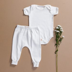 conjunto body e calça bebe, conjunto body e calça infantil, conjunto canelado infantil, verão, baby, site confiável, primavera verão, peças infantis, moda infantil, roupa de criança, conjunto body manga curta infantil, unissex, le coeur, minimalista, Roupas de bebê, Roupas infantis, Moda bebê, Roupas para recém-nascido, loja de bebê online, Conjuntos de bebê, Roupa de bebê a preço acessível, Roupas de bebê em promoção, Roupas de bebê para o verão, Conjuntos de roupas de bebê, Roupas de bebê meia estação, Roupa que cresce junto com o bebê, calça para bebê, Macacão para bebê Camiseta bebê, Roupas de bebê Fáceis de trocar, Body bebê, Calça bebê, macacão com pezinho, Saída de maternidade, Roupa de bebê para sair da maternidade, Roupa para neném, Peças para neném