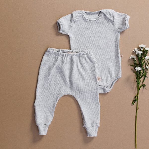 conjunto body e calça bebe, conjunto body e calça infantil, conjunto canelado infantil, verão, baby, site confiável, primavera verão, peças infantis, moda infantil, roupa de criança, conjunto body manga curta infantil, unissex, le coeur, minimalista, Roupas de bebê, Roupas infantis, Moda bebê, Roupas para recém-nascido, loja de bebê online, Conjuntos de bebê, Roupa de bebê a preço acessível, Roupas de bebê em promoção, Roupas de bebê para o verão, Conjuntos de roupas de bebê, Roupas de bebê meia estação, Roupa que cresce junto com o bebê, calça para bebê, Macacão para bebê Camiseta bebê, Roupas de bebê Fáceis de trocar, Body bebê, Calça bebê, macacão com pezinho, Saída de maternidade, Roupa de bebê para sair da maternidade, Roupa para neném, Peças para neném