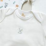 enxoval para bebe lista de enxoval maternidade dicas de maternidade mamae de primeira viagem recem nasciso puerperio amamentacao duvidas sobre maternidade gravidez parto cesaria parto natural dicas para o sono do bebe dicas de amamentacao primeiros passos do bebe macacão infantil, macacão bebe, malha 100% algodão, verão, baby, site confiável, primavera verão, peças infantis, moda infantil, roupa de criança, conjunto body manga curta infantil, unissex, le coeur, minimalista, Roupas de bebê, Roupas infantis, Moda bebê, Roupas para recém-nascido, loja de bebê online, Conjuntos de bebê, Roupa de bebê a preço acessível, Roupas de bebê em promoção, Roupas de bebê para o verão, Conjuntos de roupas de bebê, Roupas de bebê meia estação, Roupa que cresce junto com o bebê, calça para bebê, Macacão para bebê Camiseta bebê, Roupas de bebê Fáceis de trocar, Body bebê, Calça bebê, macacão com pezinho, Saída de maternidade, Roupa de bebê para sair da maternidade, Roupa para neném, Peças para neném maternidade sapatinho de bebe mantinha de bebe roupa de bebe menino roupa de bebe menina touca para bebe gorro para bebe pecas para aquecer o bebe inverno roupas de inverno para bebe Kit maternidade enxoval bebe completo kit bodyv e calça bebe kit saida de maternidade kit roupas de recem nascido calça bebe suedine algodao roupa de bebe confortavel enxoval bebe roupas infantis roupas para bebes preço calça bebe roupas personalizadas roupas de maternidade roupa de bebe confortaveis calça de bebe unissex mala de bebe saida de maternidade saida maternidade cha revelacao temas para cha revelaçao temas de aniversario de bebe enxoval para bebe enxoval completo bebe prematuro bebe recem nascido dicas de amamentaçao exames na gravidez o que evitar na gravidez