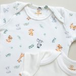 enxoval para bebe lista de enxoval maternidade dicas de maternidade mamae de primeira viagem recem nasciso puerperio amamentacao duvidas sobre maternidade gravidez parto cesaria parto natural dicas para o sono do bebe dicas de amamentacao primeiros passos do bebe macacão infantil, macacão bebe, malha 100% algodão, verão, baby, site confiável, primavera verão, peças infantis, moda infantil, roupa de criança, conjunto body manga curta infantil, unissex, le coeur, minimalista, Roupas de bebê, Roupas infantis, Moda bebê, Roupas para recém-nascido, loja de bebê online, Conjuntos de bebê, Roupa de bebê a preço acessível, Roupas de bebê em promoção, Roupas de bebê para o verão, Conjuntos de roupas de bebê, Roupas de bebê meia estação, Roupa que cresce junto com o bebê, calça para bebê, Macacão para bebê Camiseta bebê, Roupas de bebê Fáceis de trocar, Body bebê, Calça bebê, macacão com pezinho, Saída de maternidade, Roupa de bebê para sair da maternidade, Roupa para neném, Peças para neném maternidade sapatinho de bebe mantinha de bebe roupa de bebe menino roupa de bebe menina touca para bebe gorro para bebe pecas para aquecer o bebe inverno roupas de inverno para bebe Kit maternidade enxoval bebe completo kit bodyv e calça bebe kit saida de maternidade kit roupas de recem nascido calça bebe suedine algodao roupa de bebe confortavel enxoval bebe roupas infantis roupas para bebes preço calça bebe roupas personalizadas roupas de maternidade roupa de bebe confortaveis calça de bebe unissex mala de bebe saida de maternidade saida maternidade cha revelacao temas para cha revelaçao temas de aniversario de bebe enxoval para bebe enxoval completo bebe prematuro bebe recem nascido dicas de amamentaçao exames na gravidez o que evitar na gravidez
