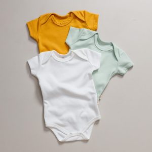 kit com 3 bodies, kit body infantil, kit body bebe, body infantil, body bebe, body cotton, verão, baby, site confiável, primavera verão, peças infantis, moda infantil, roupa de criança, conjunto body manga curta infantil, unissex, le coeur, minimalista, Roupas de bebê, Roupas infantis, Moda bebê, Roupas para recém-nascido, loja de bebê online, Conjuntos de bebê, Roupa de bebê a preço acessível, Roupas de bebê em promoção, Roupas de bebê para o verão, Conjuntos de roupas de bebê, Roupas de bebê meia estação, Roupa que cresce junto com o bebê, calça para bebê, Macacão para bebê Camiseta bebê, Roupas de bebê Fáceis de trocar, Body bebê, Calça bebê, macacão com pezinho, Saída de maternidade, Roupa de bebê para sair da maternidade, Roupa para neném, Peças para neném, short infantil, shorts para bebe, jaqueta para bebe, conjunto jaqueta e short, conjunto listrado infantil