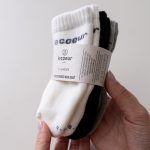 meia quentinha peluciada kit com 3 pares mescla preto e off white confortavel neutro unissex le coeur outono inverno varejo minimalista estiloso basico pratico facil moda bebe baby