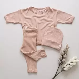 enxoval para bebe lista de enxoval maternidade dicas de maternidade mamae de primeira viagem recem nasciso puerperio amamentacao duvidas sobre maternidade gravidez parto cesaria parto natural dicas para o sono do bebe dicas de amamentacao primeiros passos do bebe macacão infantil, macacão bebe, malha 100% algodão, verão, baby, site confiável, primavera verão, peças infantis, moda infantil, roupa de criança, conjunto body manga curta infantil, unissex, le coeur, minimalista, Roupas de bebê, Roupas infantis, Moda bebê, Roupas para recém-nascido, loja de bebê online, Conjuntos de bebê, Roupa de bebê a preço acessível, Roupas de bebê em promoção, Roupas de bebê para o verão, Conjuntos de roupas de bebê, Roupas de bebê meia estação, Roupa que cresce junto com o bebê, calça para bebê, Macacão para bebê Camiseta bebê, Roupas de bebê Fáceis de trocar, Body bebê, Calça bebê, macacão com pezinho, Saída de maternidade, Roupa de bebê para sair da maternidade, Roupa para neném, Peças para neném maternidade sapatinho de bebe mantinha de bebe roupa de bebe menino roupa de bebe menina touca para bebe gorro para bebe pecas para aquecer o bebe inverno roupas de inverno para bebe Kit maternidade enxoval bebe completo kit bodyv e calça bebe kit saida de maternidade kit roupas de recem nascido calça bebe suedine algodao roupa de bebe confortavel enxoval bebe roupas infantis roupas para bebes preço calça bebe roupas personalizadas roupas de maternidade roupa de bebe confortaveis calça de bebe unissex