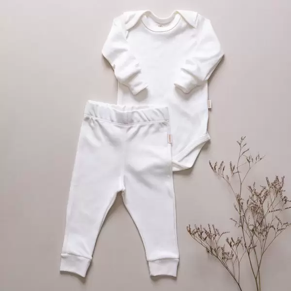 enxoval para bebe lista de enxoval maternidade dicas de maternidade mamae de primeira viagem recem nasciso puerperio amamentacao duvidas sobre maternidade gravidez parto cesaria parto natural dicas para o sono do bebe dicas de amamentacao primeiros passos do bebe macacão infantil, macacão bebe, malha 100% algodão, verão, baby, site confiável, primavera verão, peças infantis, moda infantil, roupa de criança, conjunto body manga curta infantil, unissex, le coeur, minimalista, Roupas de bebê, Roupas infantis, Moda bebê, Roupas para recém-nascido, loja de bebê online, Conjuntos de bebê, Roupa de bebê a preço acessível, Roupas de bebê em promoção, Roupas de bebê para o verão, Conjuntos de roupas de bebê, Roupas de bebê meia estação, Roupa que cresce junto com o bebê, calça para bebê, Macacão para bebê Camiseta bebê, Roupas de bebê Fáceis de trocar, Body bebê, Calça bebê, macacão com pezinho, Saída de maternidade, Roupa de bebê para sair da maternidade, Roupa para neném, Peças para neném maternidade sapatinho de bebe mantinha de bebe roupa de bebe menino roupa de bebe menina touca para bebe gorro para bebe pecas para aquecer o bebe inverno roupas de inverno para bebe Kit maternidade enxoval bebe completo kit bodyv e calça bebe kit saida de maternidade kit roupas de recem nascido calça bebe suedine algodao roupa de bebe confortavel enxoval bebe roupas infantis roupas para bebes preço calça bebe roupas personalizadas roupas de maternidade roupa de bebe confortaveis calça de bebe unissex