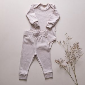 enxoval para bebe lista de enxoval maternidade dicas de maternidade mamae de primeira viagem recem nasciso puerperio amamentacao duvidas sobre maternidade gravidez parto cesaria parto natural dicas para o sono do bebe dicas de amamentacao primeiros passos do bebe macacão infantil, macacão bebe, malha 100% algodão, verão, baby, site confiável, primavera verão, peças infantis, moda infantil, roupa de criança, conjunto body manga curta infantil, unissex, le coeur, minimalista, Roupas de bebê, Roupas infantis, Moda bebê, Roupas para recém-nascido, loja de bebê online, Conjuntos de bebê, Roupa de bebê a preço acessível, Roupas de bebê em promoção, Roupas de bebê para o verão, Conjuntos de roupas de bebê, Roupas de bebê meia estação, Roupa que cresce junto com o bebê, calça para bebê, Macacão para bebê Camiseta bebê, Roupas de bebê Fáceis de trocar, Body bebê, Calça bebê, macacão com pezinho, Saída de maternidade, Roupa de bebê para sair da maternidade, Roupa para neném, Peças para neném maternidade sapatinho de bebe mantinha de bebe roupa de bebe menino roupa de bebe menina touca para bebe gorro para bebe pecas para aquecer o bebe inverno roupas de inverno para bebe Kit maternidade enxoval bebe completo kit bodyv e calça bebe kit saida de maternidade kit roupas de recem nascido calça bebe suedine algodao roupa de bebe confortavel enxoval bebe roupas infantis roupas para bebes preço calça bebe roupas personalizadas roupas de maternidade roupa de bebe confortaveis calça de bebe unissex