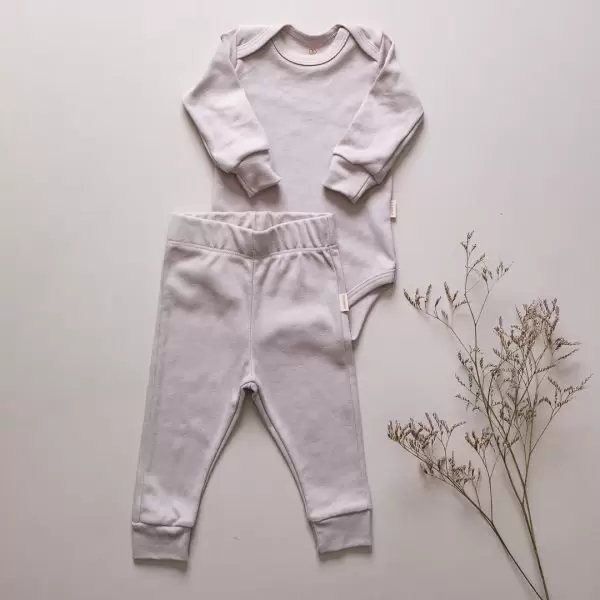enxoval para bebe lista de enxoval maternidade dicas de maternidade mamae de primeira viagem recem nasciso puerperio amamentacao duvidas sobre maternidade gravidez parto cesaria parto natural dicas para o sono do bebe dicas de amamentacao primeiros passos do bebe macacão infantil, macacão bebe, malha 100% algodão, verão, baby, site confiável, primavera verão, peças infantis, moda infantil, roupa de criança, conjunto body manga curta infantil, unissex, le coeur, minimalista, Roupas de bebê, Roupas infantis, Moda bebê, Roupas para recém-nascido, loja de bebê online, Conjuntos de bebê, Roupa de bebê a preço acessível, Roupas de bebê em promoção, Roupas de bebê para o verão, Conjuntos de roupas de bebê, Roupas de bebê meia estação, Roupa que cresce junto com o bebê, calça para bebê, Macacão para bebê Camiseta bebê, Roupas de bebê Fáceis de trocar, Body bebê, Calça bebê, macacão com pezinho, Saída de maternidade, Roupa de bebê para sair da maternidade, Roupa para neném, Peças para neném maternidade sapatinho de bebe mantinha de bebe roupa de bebe menino roupa de bebe menina touca para bebe gorro para bebe pecas para aquecer o bebe inverno roupas de inverno para bebe Kit maternidade enxoval bebe completo kit bodyv e calça bebe kit saida de maternidade kit roupas de recem nascido calça bebe suedine algodao roupa de bebe confortavel enxoval bebe roupas infantis roupas para bebes preço calça bebe roupas personalizadas roupas de maternidade roupa de bebe confortaveis calça de bebe unissex