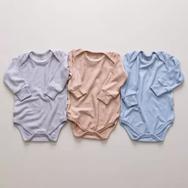 enxoval para bebe lista de enxoval maternidade dicas de maternidade mamae de primeira viagem recem nasciso puerperio amamentacao duvidas sobre maternidade gravidez parto cesaria parto natural dicas para o sono do bebe dicas de amamentacao primeiros passos do bebe macacão infantil, macacão bebe, malha 100% algodão, verão, baby, site confiável, primavera verão, peças infantis, moda infantil, roupa de criança, conjunto body manga curta infantil, unissex, le coeur, minimalista, Roupas de bebê, Roupas infantis, Moda bebê, Roupas para recém-nascido, loja de bebê online, Conjuntos de bebê, Roupa de bebê a preço acessível, Roupas de bebê em promoção, Roupas de bebê para o verão, Conjuntos de roupas de bebê, Roupas de bebê meia estação, Roupa que cresce junto com o bebê, calça para bebê, Macacão para bebê Camiseta bebê, Roupas de bebê Fáceis de trocar, Body bebê, Calça bebê, macacão com pezinho, Saída de maternidade, Roupa de bebê para sair da maternidade, Roupa para neném, Peças para neném maternidade sapatinho de bebe mantinha de bebe roupa de bebe menino roupa de bebe menina touca para bebe gorro para bebe pecas para aquecer o bebe inverno roupas de inverno para bebe Kit maternidade enxoval bebe completo kit bodyv e calça bebe kit saida de maternidade kit roupas de recem nascido