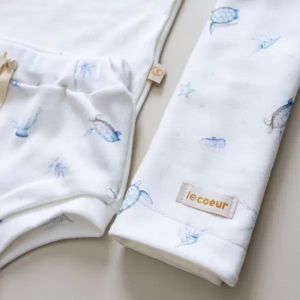 looks para bebe roupas de verao para bebe roupinhas fresquinhas para bebes 100 algodao malha algodao malha antialergica malha ecologica enxoval para bebe lista de enxoval maternidade dicas de maternidade mamae de primeira viagem recem nasciso puerperio amamentacao duvidas sobre maternidade gravidez parto cesaria parto natural dicas para o sono do bebe dicas de amamentacao primeiros passos do bebe macacão infantil, macacão bebe, malha 100% algodão, verão, baby, site confiável, primavera verão, peças infantis, moda infantil, roupa de criança, conjunto body manga curta infantil, unissex, le coeur, minimalista, Roupas de bebê, Roupas infantis, Moda bebê, Roupas para recém-nascido, loja de bebê online, Conjuntos de bebê, Roupa de bebê a preço acessível, Roupas de bebê em promoção, Roupas de bebê para o verão, Conjuntos de roupas de bebê, Roupas de bebê meia estação, Roupa que cresce junto com o bebê, calça para bebê, Macacão para bebê Camiseta bebê, Roupas de bebê Fáceis de trocar, Body bebê, Calça bebê, macacão com pezinho, Saída de maternidade, Roupa de bebê para sair da maternidade, Roupa para neném, Peças para neném maternidade sapatinho de bebe mantinha de bebe roupa de bebe menino roupa de bebe menina touca para bebe gorro para bebe pecas para aquecer o bebe inverno roupas de inverno para bebe Kit maternidade enxoval bebe completo kit bodyv e calça bebe kit saida de maternidade kit roupas de recem nascido calça bebe suedine algodao roupa de bebe confortavel enxoval bebe roupas infantis roupas para bebes preço calça bebe roupas personalizadas roupas de maternidade roupa de bebe confortaveis calça de bebe unissex