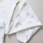enxoval para bebe lista de enxoval maternidade dicas de maternidade mamae de primeira viagem recem nasciso puerperio amamentacao duvidas sobre maternidade gravidez parto cesaria parto natural dicas para o sono do bebe dicas de amamentacao primeiros passos do bebe macacão infantil, macacão bebe, malha 100% algodão, verão, baby, site confiável, primavera verão, peças infantis, moda infantil, roupa de criança, conjunto body manga curta infantil, unissex, le coeur, minimalista, Roupas de bebê, Roupas infantis, Moda bebê, Roupas para recém-nascido, loja de bebê online, Conjuntos de bebê, Roupa de bebê a preço acessível, Roupas de bebê em promoção, Roupas de bebê para o verão, Conjuntos de roupas de bebê, Roupas de bebê meia estação, Roupa que cresce junto com o bebê, calça para bebê, Macacão para bebê Camiseta bebê, Roupas de bebê Fáceis de trocar, Body bebê, Calça bebê, macacão com pezinho, Saída de maternidade, Roupa de bebê para sair da maternidade, Roupa para neném, Peças para neném maternidade sapatinho de bebe mantinha de bebe roupa de bebe menino roupa de bebe menina touca para bebe gorro para bebe pecas para aquecer o bebe inverno roupas de inverno para bebe Kit maternidade enxoval bebe completo kit bodyv e calça bebe kit saida de maternidade kit roupas de recem nascido calça bebe suedine algodao roupa de bebe confortavel enxoval bebe roupas infantis roupas para bebes preço calça bebe roupas personalizadas roupas de maternidade roupa de bebe confortaveis calça de bebe unissex