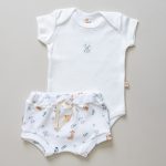 enxoval para bebe lista de enxoval maternidade dicas de maternidade mamae de primeira viagem recem nasciso puerperio amamentacao duvidas sobre maternidade gravidez parto cesaria parto natural dicas para o sono do bebe dicas de amamentacao primeiros passos do bebe macacão infantil, macacão bebe, malha 100% algodão, verão, baby, site confiável, primavera verão, peças infantis, moda infantil, roupa de criança, conjunto body manga curta infantil, unissex, le coeur, minimalista, Roupas de bebê, Roupas infantis, Moda bebê, Roupas para recém-nascido, loja de bebê online, Conjuntos de bebê, Roupa de bebê a preço acessível, Roupas de bebê em promoção, Roupas de bebê para o verão, Conjuntos de roupas de bebê, Roupas de bebê meia estação, Roupa que cresce junto com o bebê, calça para bebê, Macacão para bebê Camiseta bebê, Roupas de bebê Fáceis de trocar, Body bebê, Calça bebê, macacão com pezinho, Saída de maternidade, Roupa de bebê para sair da maternidade, Roupa para neném, Peças para neném maternidade sapatinho de bebe mantinha de bebe roupa de bebe menino roupa de bebe menina touca para bebe gorro para bebe pecas para aquecer o bebe inverno roupas de inverno para bebe Kit maternidade enxoval bebe completo kit bodyv e calça bebe kit saida de maternidade kit roupas de recem nascido calça bebe suedine algodao roupa de bebe confortavel enxoval bebe roupas infantis roupas para bebes preço calça bebe roupas personalizadas roupas de maternidade roupa de bebe confortaveis calça de bebe unissex