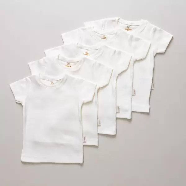 Kit 5 Camisetas para Bebê - T-Shirt Unissex enxoval para bebê, lista de enxoval maternidade, dicas de maternidade, mamãe de primeira viagem, recém-nascido, puerpério, amamentação, dúvidas sobre maternidade, gravidez, parto, cesárea, parto natural, dicas para o sono do bebê, primeiros passos do bebê, macacão infantil, macacão bebê, malha 100% algodão, verão, primavera verão, baby, site confiável, peças infantis, moda infantil, roupa de criança, conjunto body manga curta infantil, unissex, Le Coeur, minimalista, roupas de bebê, roupas infantis, moda bebê, roupas para recém-nascido, loja de bebê online, conjuntos de bebê, roupa de bebê a preço acessível, roupas de bebê em promoção, roupas de bebê para o verão, conjuntos de roupas de bebê, roupas de bebê meia estação, roupa que cresce junto com o bebê, calça para bebê, macacão para bebê, camiseta bebê, roupas de bebê fáceis de trocar, body bebê, calça bebê, macacão com pezinho, saída de maternidade, roupa de bebê para sair da maternidade, roupa para neném, peças para neném maternidade, sapatinho de bebê, mantinha de bebê, roupa de bebê menino, roupa de bebê menina, touca para bebê, gorro para bebê, peças para aquecer o bebê, inverno, roupas de inverno para bebê, kit maternidade, enxoval bebê completo, kit body e calça bebê, kit saída de maternidade, kit roupas de recém-nascido, calça bebê suedine algodão, roupa de bebê confortável, enxoval bebê, roupas infantis, roupas para bebês preço, calça bebê, roupas personalizadas, roupas de maternidade, roupas de bebê confortáveis, calça de bebê unissex, ideias para mesversário, dicas de amamentação, quarto de bebê, decoração para quarto de bebê, malha leve e respirável, feito em algodão, confortável, maciez, moderna e estilosa, peças meia estação, enxoval completo para bebê, o que levar na mala da maternidade, lista enxoval maternidade atualizada, enxoval prático para recém-nascido, itens essenciais do enxoval, enxoval para mamãe e bebê, bolsa maternidade organizada, maternidade real, maternidade leve, maternidade na prática, dicas para mamães de primeira viagem, cuidados com o bebê recém-nascido, o que comprar antes do nascimento, roupinhas para maternidade, enxoval minimalista, enxoval sustentável para bebê, roupas fresquinhas para bebê, moda bebê verão, roupa leve para dias quentes, conjuntinho de verão bebê, roupas de bebê respiráveis, tecidos leves para o calor, roupas de bebê para meia-estação, looks de verão para bebê, conforto térmico para o bebê, roupa de bebê para clima quente, kit verão bebê, looks básicos de verão, roupas de bebê para passear, roupas de bebê para o dia a dia, roupas de bebê 100% algodão, algodão macio para bebê, roupas de bebê hipoalergênicas, tecidos naturais para bebê, roupas sem poliéster, malha respirável para bebê, roupas seguras para a pele do bebê, conforto e maciez para o bebê, roupas que não irritam a pele, roupas duráveis e confortáveis, roupas que acompanham o crescimento, qualidade premium infantil, roupas com toque suave, body de algodão para bebê, body manga curta bebê verão, calça bebê algodão, macacão leve para recém-nascido, conjunto bebê minimalista, roupas básicas para bebê, roupas neutras unissex, roupinhas para bebê menino e menina, kit body e calça bebê, kit roupas para recém-nascido, saída maternidade algodão, roupas práticas para trocar, roupas para o enxoval do bebê, roupas para dormir o bebê, pijaminha bebê, roupa para o bebê dormir confortável, amor em cada detalhe, feito com carinho para o bebê, cada fase com conforto, roupas para momentos especiais, estilo minimalista infantil, conforto que abraça, roupas que acompanham o crescimento, moda infantil afetiva, roupas pensadas para o dia a dia da mamãe.