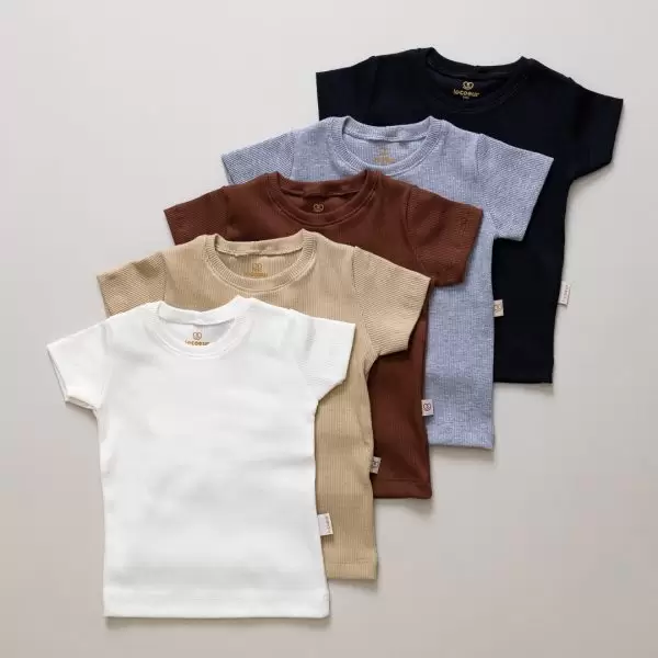 Kit 5 Camisetas para Bebê - T-Shirt Unissex enxoval para bebê, lista de enxoval maternidade, dicas de maternidade, mamãe de primeira viagem, recém-nascido, puerpério, amamentação, dúvidas sobre maternidade, gravidez, parto, cesárea, parto natural, dicas para o sono do bebê, primeiros passos do bebê, macacão infantil, macacão bebê, malha 100% algodão, verão, primavera verão, baby, site confiável, peças infantis, moda infantil, roupa de criança, conjunto body manga curta infantil, unissex, Le Coeur, minimalista, roupas de bebê, roupas infantis, moda bebê, roupas para recém-nascido, loja de bebê online, conjuntos de bebê, roupa de bebê a preço acessível, roupas de bebê em promoção, roupas de bebê para o verão, conjuntos de roupas de bebê, roupas de bebê meia estação, roupa que cresce junto com o bebê, calça para bebê, macacão para bebê, camiseta bebê, roupas de bebê fáceis de trocar, body bebê, calça bebê, macacão com pezinho, saída de maternidade, roupa de bebê para sair da maternidade, roupa para neném, peças para neném maternidade, sapatinho de bebê, mantinha de bebê, roupa de bebê menino, roupa de bebê menina, touca para bebê, gorro para bebê, peças para aquecer o bebê, inverno, roupas de inverno para bebê, kit maternidade, enxoval bebê completo, kit body e calça bebê, kit saída de maternidade, kit roupas de recém-nascido, calça bebê suedine algodão, roupa de bebê confortável, enxoval bebê, roupas infantis, roupas para bebês preço, calça bebê, roupas personalizadas, roupas de maternidade, roupas de bebê confortáveis, calça de bebê unissex, ideias para mesversário, dicas de amamentação, quarto de bebê, decoração para quarto de bebê, malha leve e respirável, feito em algodão, confortável, maciez, moderna e estilosa, peças meia estação, enxoval completo para bebê, o que levar na mala da maternidade, lista enxoval maternidade atualizada, enxoval prático para recém-nascido, itens essenciais do enxoval, enxoval para mamãe e bebê, bolsa maternidade organizada, maternidade real, maternidade leve, maternidade na prática, dicas para mamães de primeira viagem, cuidados com o bebê recém-nascido, o que comprar antes do nascimento, roupinhas para maternidade, enxoval minimalista, enxoval sustentável para bebê, roupas fresquinhas para bebê, moda bebê verão, roupa leve para dias quentes, conjuntinho de verão bebê, roupas de bebê respiráveis, tecidos leves para o calor, roupas de bebê para meia-estação, looks de verão para bebê, conforto térmico para o bebê, roupa de bebê para clima quente, kit verão bebê, looks básicos de verão, roupas de bebê para passear, roupas de bebê para o dia a dia, roupas de bebê 100% algodão, algodão macio para bebê, roupas de bebê hipoalergênicas, tecidos naturais para bebê, roupas sem poliéster, malha respirável para bebê, roupas seguras para a pele do bebê, conforto e maciez para o bebê, roupas que não irritam a pele, roupas duráveis e confortáveis, roupas que acompanham o crescimento, qualidade premium infantil, roupas com toque suave, body de algodão para bebê, body manga curta bebê verão, calça bebê algodão, macacão leve para recém-nascido, conjunto bebê minimalista, roupas básicas para bebê, roupas neutras unissex, roupinhas para bebê menino e menina, kit body e calça bebê, kit roupas para recém-nascido, saída maternidade algodão, roupas práticas para trocar, roupas para o enxoval do bebê, roupas para dormir o bebê, pijaminha bebê, roupa para o bebê dormir confortável, amor em cada detalhe, feito com carinho para o bebê, cada fase com conforto, roupas para momentos especiais, estilo minimalista infantil, conforto que abraça, roupas que acompanham o crescimento, moda infantil afetiva, roupas pensadas para o dia a dia da mamãe.