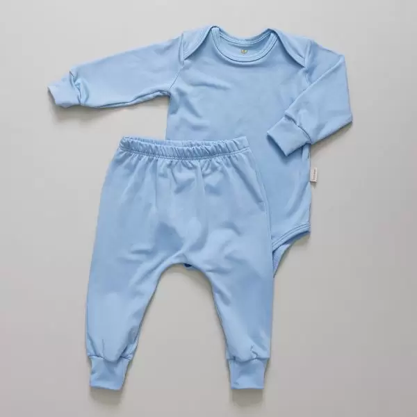 Conjunto Térmico Bebê Azul Céu enxoval para bebê, lista de enxoval maternidade, dicas de maternidade, mamãe de primeira viagem, recém-nascido, puerpério, amamentação, dúvidas sobre maternidade, gravidez, parto, cesárea, parto natural, dicas para o sono do bebê, primeiros passos do bebê, macacão infantil, macacão bebê, malha 100% algodão, verão, primavera verão, baby, site confiável, peças infantis, moda infantil, roupa de criança, conjunto body manga curta infantil, unissex, Le Coeur, minimalista, roupas de bebê, roupas infantis, moda bebê, roupas para recém-nascido, loja de bebê online, conjuntos de bebê, roupa de bebê a preço acessível, roupas de bebê em promoção, roupas de bebê para o verão, conjuntos de roupas de bebê, roupas de bebê meia estação, roupa que cresce junto com o bebê, calça para bebê, macacão para bebê, camiseta bebê, roupas de bebê fáceis de trocar, body bebê, calça bebê, macacão com pezinho, saída de maternidade, roupa de bebê para sair da maternidade, roupa para neném, peças para neném maternidade, sapatinho de bebê, mantinha de bebê, roupa de bebê menino, roupa de bebê menina, touca para bebê, gorro para bebê, peças para aquecer o bebê, inverno, roupas de inverno para bebê, kit maternidade, enxoval bebê completo, kit body e calça bebê, kit saída de maternidade, kit roupas de recém-nascido, calça bebê suedine algodão, roupa de bebê confortável, enxoval bebê, roupas infantis, roupas para bebês preço, calça bebê, roupas personalizadas, roupas de maternidade, roupas de bebê confortáveis, calça de bebê unissex, ideias para mesversário, dicas de amamentação, quarto de bebê, decoração para quarto de bebê, malha leve e respirável, feito em algodão, confortável, maciez, moderna e estilosa, peças meia estação, enxoval completo para bebê, o que levar na mala da maternidade, lista enxoval maternidade atualizada, enxoval prático para recém-nascido, itens essenciais do enxoval, enxoval para mamãe e bebê, bolsa maternidade organizada, maternidade real, maternidade leve, maternidade na prática, dicas para mamães de primeira viagem, cuidados com o bebê recém-nascido, o que comprar antes do nascimento, roupinhas para maternidade, enxoval minimalista, enxoval sustentável para bebê, roupas fresquinhas para bebê, moda bebê verão, roupa leve para dias quentes, conjuntinho de verão bebê, roupas de bebê respiráveis, tecidos leves para o calor, roupas de bebê para meia-estação, looks de verão para bebê, conforto térmico para o bebê, roupa de bebê para clima quente, kit verão bebê, looks básicos de verão, roupas de bebê para passear, roupas de bebê para o dia a dia, roupas de bebê 100% algodão, algodão macio para bebê, roupas de bebê hipoalergênicas, tecidos naturais para bebê, roupas sem poliéster, malha respirável para bebê, roupas seguras para a pele do bebê, conforto e maciez para o bebê, roupas que não irritam a pele, roupas duráveis e confortáveis, roupas que acompanham o crescimento, qualidade premium infantil, roupas com toque suave, body de algodão para bebê, body manga curta bebê verão, calça bebê algodão, macacão leve para recém-nascido, conjunto bebê minimalista, roupas básicas para bebê, roupas neutras unissex, roupinhas para bebê menino e menina, kit body e calça bebê, kit roupas para recém-nascido, saída maternidade algodão, roupas práticas para trocar, roupas para o enxoval do bebê, roupas para dormir o bebê, pijaminha bebê, roupa para o bebê dormir confortável, amor em cada detalhe, feito com carinho para o bebê, cada fase com conforto, roupas para momentos especiais, estilo minimalista infantil, conforto que abraça, roupas que acompanham o crescimento, moda infantil afetiva, roupas pensadas para o dia a dia da mamãe.