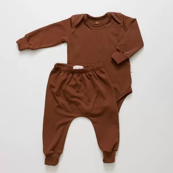 enxoval para bebê, lista de enxoval maternidade, dicas de maternidade, mamãe de primeira viagem, recém-nascido, puerpério, amamentação, dúvidas sobre maternidade, gravidez, parto, cesárea, parto natural, dicas para o sono do bebê, primeiros passos do bebê, macacão infantil, macacão bebê, malha 100% algodão, verão, primavera verão, baby, site confiável, peças infantis, moda infantil, roupa de criança, conjunto body manga curta infantil, unissex, Le Coeur, minimalista, roupas de bebê, roupas infantis, moda bebê, roupas para recém-nascido, loja de bebê online, conjuntos de bebê, roupa de bebê a preço acessível, roupas de bebê em promoção, roupas de bebê para o verão, conjuntos de roupas de bebê, roupas de bebê meia estação, roupa que cresce junto com o bebê, calça para bebê, macacão para bebê, camiseta bebê, roupas de bebê fáceis de trocar, body bebê, calça bebê, macacão com pezinho, saída de maternidade, roupa de bebê para sair da maternidade, roupa para neném, peças para neném maternidade, sapatinho de bebê, mantinha de bebê, roupa de bebê menino, roupa de bebê menina, touca para bebê, gorro para bebê, peças para aquecer o bebê, inverno, roupas de inverno para bebê, kit maternidade, enxoval bebê completo, kit body e calça bebê, kit saída de maternidade, kit roupas de recém-nascido, calça bebê suedine algodão, roupa de bebê confortável, enxoval bebê, roupas infantis, roupas para bebês preço, calça bebê, roupas personalizadas, roupas de maternidade, roupas de bebê confortáveis, calça de bebê unissex, ideias para mesversário, dicas de amamentação, quarto de bebê, decoração para quarto de bebê, malha leve e respirável, feito em algodão, confortável, maciez, moderna e estilosa, peças meia estação, enxoval completo para bebê, o que levar na mala da maternidade, lista enxoval maternidade atualizada, enxoval prático para recém-nascido, itens essenciais do enxoval, enxoval para mamãe e bebê, bolsa maternidade organizada, maternidade real, maternidade leve, maternidade na prática, dicas para mamães de primeira viagem, cuidados com o bebê recém-nascido, o que comprar antes do nascimento, roupinhas para maternidade, enxoval minimalista, enxoval sustentável para bebê, roupas fresquinhas para bebê, moda bebê verão, roupa leve para dias quentes, conjuntinho de verão bebê, roupas de bebê respiráveis, tecidos leves para o calor, roupas de bebê para meia-estação, looks de verão para bebê, conforto térmico para o bebê, roupa de bebê para clima quente, kit verão bebê, looks básicos de verão, roupas de bebê para passear, roupas de bebê para o dia a dia, roupas de bebê 100% algodão, algodão macio para bebê, roupas de bebê hipoalergênicas, tecidos naturais para bebê, roupas sem poliéster, malha respirável para bebê, roupas seguras para a pele do bebê, conforto e maciez para o bebê, roupas que não irritam a pele, roupas duráveis e confortáveis, roupas que acompanham o crescimento, qualidade premium infantil, roupas com toque suave, body de algodão para bebê, body manga curta bebê verão, calça bebê algodão, macacão leve para recém-nascido, conjunto bebê minimalista, roupas básicas para bebê, roupas neutras unissex, roupinhas para bebê menino e menina, kit body e calça bebê, kit roupas para recém-nascido, saída maternidade algodão, roupas práticas para trocar, roupas para o enxoval do bebê, roupas para dormir o bebê, pijaminha bebê, roupa para o bebê dormir confortável, amor em cada detalhe, feito com carinho para o bebê, cada fase com conforto, roupas para momentos especiais, estilo minimalista infantil, conforto que abraça, roupas que acompanham o crescimento, moda infantil afetiva, roupas pensadas para o dia a dia da mamãe.