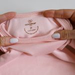 enxoval para bebê, lista de enxoval maternidade, dicas de maternidade, mamãe de primeira viagem, recém-nascido, puerpério, amamentação, dúvidas sobre maternidade, gravidez, parto, cesárea, parto natural, dicas para o sono do bebê, primeiros passos do bebê, macacão infantil, macacão bebê, malha 100% algodão, verão, primavera verão, baby, site confiável, peças infantis, moda infantil, roupa de criança, conjunto body manga curta infantil, unissex, Le Coeur, minimalista, roupas de bebê, roupas infantis, moda bebê, roupas para recém-nascido, loja de bebê online, conjuntos de bebê, roupa de bebê a preço acessível, roupas de bebê em promoção, roupas de bebê para o verão, conjuntos de roupas de bebê, roupas de bebê meia estação, roupa que cresce junto com o bebê, calça para bebê, macacão para bebê, camiseta bebê, roupas de bebê fáceis de trocar, body bebê, calça bebê, macacão com pezinho, saída de maternidade, roupa de bebê para sair da maternidade, roupa para neném, peças para neném maternidade, sapatinho de bebê, mantinha de bebê, roupa de bebê menino, roupa de bebê menina, touca para bebê, gorro para bebê, peças para aquecer o bebê, inverno, roupas de inverno para bebê, kit maternidade, enxoval bebê completo, kit body e calça bebê, kit saída de maternidade, kit roupas de recém-nascido, calça bebê suedine algodão, roupa de bebê confortável, enxoval bebê, roupas infantis, roupas para bebês preço, calça bebê, roupas personalizadas, roupas de maternidade, roupas de bebê confortáveis, calça de bebê unissex, ideias para mesversário, dicas de amamentação, quarto de bebê, decoração para quarto de bebê, malha leve e respirável, feito em algodão, confortável, maciez, moderna e estilosa, peças meia estação, enxoval completo para bebê, o que levar na mala da maternidade, lista enxoval maternidade atualizada, enxoval prático para recém-nascido, itens essenciais do enxoval, enxoval para mamãe e bebê, bolsa maternidade organizada, maternidade real, maternidade leve, maternidade na prática, dicas para mamães de primeira viagem, cuidados com o bebê recém-nascido, o que comprar antes do nascimento, roupinhas para maternidade, enxoval minimalista, enxoval sustentável para bebê, roupas fresquinhas para bebê, moda bebê verão, roupa leve para dias quentes, conjuntinho de verão bebê, roupas de bebê respiráveis, tecidos leves para o calor, roupas de bebê para meia-estação, looks de verão para bebê, conforto térmico para o bebê, roupa de bebê para clima quente, kit verão bebê, looks básicos de verão, roupas de bebê para passear, roupas de bebê para o dia a dia, roupas de bebê 100% algodão, algodão macio para bebê, roupas de bebê hipoalergênicas, tecidos naturais para bebê, roupas sem poliéster, malha respirável para bebê, roupas seguras para a pele do bebê, conforto e maciez para o bebê, roupas que não irritam a pele, roupas duráveis e confortáveis, roupas que acompanham o crescimento, qualidade premium infantil, roupas com toque suave, body de algodão para bebê, body manga curta bebê verão, calça bebê algodão, macacão leve para recém-nascido, conjunto bebê minimalista, roupas básicas para bebê, roupas neutras unissex, roupinhas para bebê menino e menina, kit body e calça bebê, kit roupas para recém-nascido, saída maternidade algodão, roupas práticas para trocar, roupas para o enxoval do bebê, roupas para dormir o bebê, pijaminha bebê, roupa para o bebê dormir confortável, amor em cada detalhe, feito com carinho para o bebê, cada fase com conforto, roupas para momentos especiais, estilo minimalista infantil, conforto que abraça, roupas que acompanham o crescimento, moda infantil afetiva, roupas pensadas para o dia a dia da mamãe.