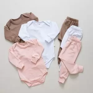 enxoval para bebê, lista de enxoval maternidade, dicas de maternidade, mamãe de primeira viagem, recém-nascido, puerpério, amamentação, dúvidas sobre maternidade, gravidez, parto, cesárea, parto natural, dicas para o sono do bebê, primeiros passos do bebê, macacão infantil, macacão bebê, malha 100% algodão, verão, primavera verão, baby, site confiável, peças infantis, moda infantil, roupa de criança, conjunto body manga curta infantil, unissex, Le Coeur, minimalista, roupas de bebê, roupas infantis, moda bebê, roupas para recém-nascido, loja de bebê online, conjuntos de bebê, roupa de bebê a preço acessível, roupas de bebê em promoção, roupas de bebê para o verão, conjuntos de roupas de bebê, roupas de bebê meia estação, roupa que cresce junto com o bebê, calça para bebê, macacão para bebê, camiseta bebê, roupas de bebê fáceis de trocar, body bebê, calça bebê, macacão com pezinho, saída de maternidade, roupa de bebê para sair da maternidade, roupa para neném, peças para neném maternidade, sapatinho de bebê, mantinha de bebê, roupa de bebê menino, roupa de bebê menina, touca para bebê, gorro para bebê, peças para aquecer o bebê, inverno, roupas de inverno para bebê, kit maternidade, enxoval bebê completo, kit body e calça bebê, kit saída de maternidade, kit roupas de recém-nascido, calça bebê suedine algodão, roupa de bebê confortável, enxoval bebê, roupas infantis, roupas para bebês preço, calça bebê, roupas personalizadas, roupas de maternidade, roupas de bebê confortáveis, calça de bebê unissex, ideias para mesversário, dicas de amamentação, quarto de bebê, decoração para quarto de bebê, malha leve e respirável, feito em algodão, confortável, maciez, moderna e estilosa, peças meia estação, enxoval completo para bebê, o que levar na mala da maternidade, lista enxoval maternidade atualizada, enxoval prático para recém-nascido, itens essenciais do enxoval, enxoval para mamãe e bebê, bolsa maternidade organizada, maternidade real, maternidade leve, maternidade na prática, dicas para mamães de primeira viagem, cuidados com o bebê recém-nascido, o que comprar antes do nascimento, roupinhas para maternidade, enxoval minimalista, enxoval sustentável para bebê, roupas fresquinhas para bebê, moda bebê verão, roupa leve para dias quentes, conjuntinho de verão bebê, roupas de bebê respiráveis, tecidos leves para o calor, roupas de bebê para meia-estação, looks de verão para bebê, conforto térmico para o bebê, roupa de bebê para clima quente, kit verão bebê, looks básicos de verão, roupas de bebê para passear, roupas de bebê para o dia a dia, roupas de bebê 100% algodão, algodão macio para bebê, roupas de bebê hipoalergênicas, tecidos naturais para bebê, roupas sem poliéster, malha respirável para bebê, roupas seguras para a pele do bebê, conforto e maciez para o bebê, roupas que não irritam a pele, roupas duráveis e confortáveis, roupas que acompanham o crescimento, qualidade premium infantil, roupas com toque suave, body de algodão para bebê, body manga curta bebê verão, calça bebê algodão, macacão leve para recém-nascido, conjunto bebê minimalista, roupas básicas para bebê, roupas neutras unissex, roupinhas para bebê menino e menina, kit body e calça bebê, kit roupas para recém-nascido, saída maternidade algodão, roupas práticas para trocar, roupas para o enxoval do bebê, roupas para dormir o bebê, pijaminha bebê, roupa para o bebê dormir confortável, amor em cada detalhe, feito com carinho para o bebê, cada fase com conforto, roupas para momentos especiais, estilo minimalista infantil, conforto que abraça, roupas que acompanham o crescimento, moda infantil afetiva, roupas pensadas para o dia a dia da mamãe.