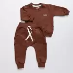 enxoval para bebê, lista de enxoval maternidade, dicas de maternidade, mamãe de primeira viagem, recém-nascido, puerpério, amamentação, dúvidas sobre maternidade, gravidez, parto, cesárea, parto natural, dicas para o sono do bebê, primeiros passos do bebê, macacão infantil, macacão bebê, malha 100% algodão, verão, primavera verão, baby, site confiável, peças infantis, moda infantil, roupa de criança, conjunto body manga curta infantil, unissex, Le Coeur, minimalista, roupas de bebê, roupas infantis, moda bebê, roupas para recém-nascido, loja de bebê online, conjuntos de bebê, roupa de bebê a preço acessível, roupas de bebê em promoção, roupas de bebê para o verão, conjuntos de roupas de bebê, roupas de bebê meia estação, roupa que cresce junto com o bebê, calça para bebê, macacão para bebê, camiseta bebê, roupas de bebê fáceis de trocar, body bebê, calça bebê, macacão com pezinho, saída de maternidade, roupa de bebê para sair da maternidade, roupa para neném, peças para neném maternidade, sapatinho de bebê, mantinha de bebê, roupa de bebê menino, roupa de bebê menina, touca para bebê, gorro para bebê, peças para aquecer o bebê, inverno, roupas de inverno para bebê, kit maternidade, enxoval bebê completo, kit body e calça bebê, kit saída de maternidade, kit roupas de recém-nascido, calça bebê suedine algodão, roupa de bebê confortável, enxoval bebê, roupas infantis, roupas para bebês preço, calça bebê, roupas personalizadas, roupas de maternidade, roupas de bebê confortáveis, calça de bebê unissex, ideias para mesversário, dicas de amamentação, quarto de bebê, decoração para quarto de bebê, malha leve e respirável, feito em algodão, confortável, maciez, moderna e estilosa, peças meia estação, enxoval completo para bebê, o que levar na mala da maternidade, lista enxoval maternidade atualizada, enxoval prático para recém-nascido, itens essenciais do enxoval, enxoval para mamãe e bebê, bolsa maternidade organizada, maternidade real, maternidade leve, maternidade na prática, dicas para mamães de primeira viagem, cuidados com o bebê recém-nascido, o que comprar antes do nascimento, roupinhas para maternidade, enxoval minimalista, enxoval sustentável para bebê, roupas fresquinhas para bebê, moda bebê verão, roupa leve para dias quentes, conjuntinho de verão bebê, roupas de bebê respiráveis, tecidos leves para o calor, roupas de bebê para meia-estação, looks de verão para bebê, conforto térmico para o bebê, roupa de bebê para clima quente, kit verão bebê, looks básicos de verão, roupas de bebê para passear, roupas de bebê para o dia a dia, roupas de bebê 100% algodão, algodão macio para bebê, roupas de bebê hipoalergênicas, tecidos naturais para bebê, roupas sem poliéster, malha respirável para bebê, roupas seguras para a pele do bebê, conforto e maciez para o bebê, roupas que não irritam a pele, roupas duráveis e confortáveis, roupas que acompanham o crescimento, qualidade premium infantil, roupas com toque suave, body de algodão para bebê, body manga curta bebê verão, calça bebê algodão, macacão leve para recém-nascido, conjunto bebê minimalista, roupas básicas para bebê, roupas neutras unissex, roupinhas para bebê menino e menina, kit body e calça bebê, kit roupas para recém-nascido, saída maternidade algodão, roupas práticas para trocar, roupas para o enxoval do bebê, roupas para dormir o bebê, pijaminha bebê, roupa para o bebê dormir confortável, amor em cada detalhe, feito com carinho para o bebê, cada fase com conforto, roupas para momentos especiais, estilo minimalista infantil, conforto que abraça, roupas que acompanham o crescimento, moda infantil afetiva, roupas pensadas para o dia a dia da mamãe.