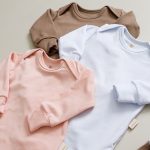 enxoval para bebê, lista de enxoval maternidade, dicas de maternidade, mamãe de primeira viagem, recém-nascido, puerpério, amamentação, dúvidas sobre maternidade, gravidez, parto, cesárea, parto natural, dicas para o sono do bebê, primeiros passos do bebê, macacão infantil, macacão bebê, malha 100% algodão, verão, primavera verão, baby, site confiável, peças infantis, moda infantil, roupa de criança, conjunto body manga curta infantil, unissex, Le Coeur, minimalista, roupas de bebê, roupas infantis, moda bebê, roupas para recém-nascido, loja de bebê online, conjuntos de bebê, roupa de bebê a preço acessível, roupas de bebê em promoção, roupas de bebê para o verão, conjuntos de roupas de bebê, roupas de bebê meia estação, roupa que cresce junto com o bebê, calça para bebê, macacão para bebê, camiseta bebê, roupas de bebê fáceis de trocar, body bebê, calça bebê, macacão com pezinho, saída de maternidade, roupa de bebê para sair da maternidade, roupa para neném, peças para neném maternidade, sapatinho de bebê, mantinha de bebê, roupa de bebê menino, roupa de bebê menina, touca para bebê, gorro para bebê, peças para aquecer o bebê, inverno, roupas de inverno para bebê, kit maternidade, enxoval bebê completo, kit body e calça bebê, kit saída de maternidade, kit roupas de recém-nascido, calça bebê suedine algodão, roupa de bebê confortável, enxoval bebê, roupas infantis, roupas para bebês preço, calça bebê, roupas personalizadas, roupas de maternidade, roupas de bebê confortáveis, calça de bebê unissex, ideias para mesversário, dicas de amamentação, quarto de bebê, decoração para quarto de bebê, malha leve e respirável, feito em algodão, confortável, maciez, moderna e estilosa, peças meia estação, enxoval completo para bebê, o que levar na mala da maternidade, lista enxoval maternidade atualizada, enxoval prático para recém-nascido, itens essenciais do enxoval, enxoval para mamãe e bebê, bolsa maternidade organizada, maternidade real, maternidade leve, maternidade na prática, dicas para mamães de primeira viagem, cuidados com o bebê recém-nascido, o que comprar antes do nascimento, roupinhas para maternidade, enxoval minimalista, enxoval sustentável para bebê, roupas fresquinhas para bebê, moda bebê verão, roupa leve para dias quentes, conjuntinho de verão bebê, roupas de bebê respiráveis, tecidos leves para o calor, roupas de bebê para meia-estação, looks de verão para bebê, conforto térmico para o bebê, roupa de bebê para clima quente, kit verão bebê, looks básicos de verão, roupas de bebê para passear, roupas de bebê para o dia a dia, roupas de bebê 100% algodão, algodão macio para bebê, roupas de bebê hipoalergênicas, tecidos naturais para bebê, roupas sem poliéster, malha respirável para bebê, roupas seguras para a pele do bebê, conforto e maciez para o bebê, roupas que não irritam a pele, roupas duráveis e confortáveis, roupas que acompanham o crescimento, qualidade premium infantil, roupas com toque suave, body de algodão para bebê, body manga curta bebê verão, calça bebê algodão, macacão leve para recém-nascido, conjunto bebê minimalista, roupas básicas para bebê, roupas neutras unissex, roupinhas para bebê menino e menina, kit body e calça bebê, kit roupas para recém-nascido, saída maternidade algodão, roupas práticas para trocar, roupas para o enxoval do bebê, roupas para dormir o bebê, pijaminha bebê, roupa para o bebê dormir confortável, amor em cada detalhe, feito com carinho para o bebê, cada fase com conforto, roupas para momentos especiais, estilo minimalista infantil, conforto que abraça, roupas que acompanham o crescimento, moda infantil afetiva, roupas pensadas para o dia a dia da mamãe.