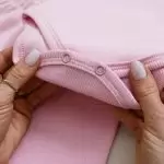 enxoval para bebe lista de enxoval maternidade dicas de maternidade mamae de primeira viagem recem nasciso puerperio amamentacao duvidas sobre maternidade gravidez parto cesaria parto natural dicas para o sono do bebe dicas de amamentacao primeiros passos do bebe macacão infantil, macacão bebe, malha 100% algodão, verão, baby, site confiável, primavera verão, peças infantis, moda infantil, roupa de criança, conjunto body manga curta infantil, unissex, le coeur, minimalista, Roupas de bebê, Roupas infantis, Moda bebê, Roupas para recém-nascido, loja de bebê online, Conjuntos de bebê, Roupa de bebê a preço acessível, Roupas de bebê em promoção, Roupas de bebê para o verão, Conjuntos de roupas de bebê, Roupas de bebê meia estação, Roupa que cresce junto com o bebê, calça para bebê, Macacão para bebê Camiseta bebê, Roupas de bebê Fáceis de trocar, Body bebê, Calça bebê, macacão com pezinho, Saída de maternidade, Roupa de bebê para sair da maternidade, Roupa para neném, Peças para neném maternidade sapatinho de bebe mantinha de bebe roupa de bebe menino roupa de bebe menina touca para bebe gorro para bebe pecas para aquecer o bebe inverno roupas de inverno para bebe o que levar na bolsa da maternidade o que o bebe mais usa nos primeiros dias leite materno amamentação doula dicas de amamentacao como amamentar dor pra amamentar meias para bebe mantas para bebe saida de maternidade sapatinhos de bebe enxoval bebe bolsa de bebe cha revelacao ideia de cha revelacao meia bebe touca bebe manta bebe sapatinho bebe