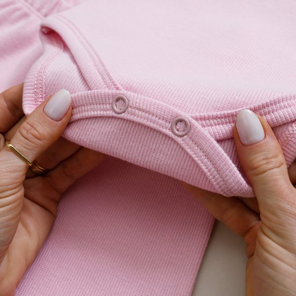 enxoval para bebe lista de enxoval maternidade dicas de maternidade mamae de primeira viagem recem nasciso puerperio amamentacao duvidas sobre maternidade gravidez parto cesaria parto natural dicas para o sono do bebe dicas de amamentacao primeiros passos do bebe macacão infantil, macacão bebe, malha 100% algodão, verão, baby, site confiável, primavera verão, peças infantis, moda infantil, roupa de criança, conjunto body manga curta infantil, unissex, le coeur, minimalista, Roupas de bebê, Roupas infantis, Moda bebê, Roupas para recém-nascido, loja de bebê online, Conjuntos de bebê, Roupa de bebê a preço acessível, Roupas de bebê em promoção, Roupas de bebê para o verão, Conjuntos de roupas de bebê, Roupas de bebê meia estação, Roupa que cresce junto com o bebê, calça para bebê, Macacão para bebê Camiseta bebê, Roupas de bebê Fáceis de trocar, Body bebê, Calça bebê, macacão com pezinho, Saída de maternidade, Roupa de bebê para sair da maternidade, Roupa para neném, Peças para neném maternidade sapatinho de bebe mantinha de bebe roupa de bebe menino roupa de bebe menina touca para bebe gorro para bebe pecas para aquecer o bebe inverno roupas de inverno para bebe o que levar na bolsa da maternidade o que o bebe mais usa nos primeiros dias leite materno amamentação doula dicas de amamentacao como amamentar dor pra amamentar meias para bebe mantas para bebe saida de maternidade sapatinhos de bebe enxoval bebe bolsa de bebe cha revelacao ideia de cha revelacao meia bebe touca bebe manta bebe sapatinho bebe