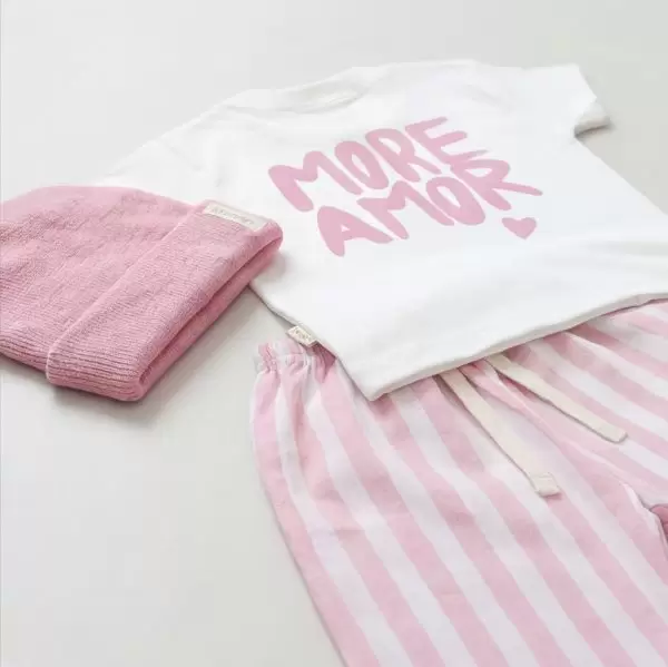 enxoval para bebê, lista de enxoval maternidade, dicas de maternidade, mamãe de primeira viagem, recém-nascido, puerpério, amamentação, dúvidas sobre maternidade, gravidez, parto, cesárea, parto natural, dicas para o sono do bebê, primeiros passos do bebê, macacão infantil, macacão bebê, malha 100% algodão, verão, primavera verão, baby, site confiável, peças infantis, moda infantil, roupa de criança, conjunto body manga curta infantil, unissex, Le Coeur, minimalista, roupas de bebê, roupas infantis, moda bebê, roupas para recém-nascido, loja de bebê online, conjuntos de bebê, roupa de bebê a preço acessível, roupas de bebê em promoção, roupas de bebê para o verão, conjuntos de roupas de bebê, roupas de bebê meia estação, roupa que cresce junto com o bebê, calça para bebê, macacão para bebê, camiseta bebê, roupas de bebê fáceis de trocar, body bebê, calça bebê, macacão com pezinho, saída de maternidade, roupa de bebê para sair da maternidade, roupa para neném, peças para neném maternidade, sapatinho de bebê, mantinha de bebê, roupa de bebê menino, roupa de bebê menina, touca para bebê, gorro para bebê, peças para aquecer o bebê, inverno, roupas de inverno para bebê, kit maternidade, enxoval bebê completo, kit body e calça bebê, kit saída de maternidade, kit roupas de recém-nascido, calça bebê suedine algodão, roupa de bebê confortável, enxoval bebê, roupas infantis, roupas para bebês preço, calça bebê, roupas personalizadas, roupas de maternidade, roupas de bebê confortáveis, calça de bebê unissex, ideias para mesversário, dicas de amamentação, quarto de bebê, decoração para quarto de bebê, malha leve e respirável, feito em algodão, confortável, maciez, moderna e estilosa, peças meia estação, enxoval completo para bebê, o que levar na mala da maternidade, lista enxoval maternidade atualizada, enxoval prático para recém-nascido, itens essenciais do enxoval, enxoval para mamãe e bebê, bolsa maternidade organizada, maternidade real, maternidade leve, maternidade na prática, dicas para mamães de primeira viagem, cuidados com o bebê recém-nascido, o que comprar antes do nascimento, roupinhas para maternidade, enxoval minimalista, enxoval sustentável para bebê, roupas fresquinhas para bebê, moda bebê verão, roupa leve para dias quentes, conjuntinho de verão bebê, roupas de bebê respiráveis, tecidos leves para o calor, roupas de bebê para meia-estação, looks de verão para bebê, conforto térmico para o bebê, roupa de bebê para clima quente, kit verão bebê, looks básicos de verão, roupas de bebê para passear, roupas de bebê para o dia a dia, roupas de bebê 100% algodão, algodão macio para bebê, roupas de bebê hipoalergênicas, tecidos naturais para bebê, roupas sem poliéster, malha respirável para bebê, roupas seguras para a pele do bebê, conforto e maciez para o bebê, roupas que não irritam a pele, roupas duráveis e confortáveis, roupas que acompanham o crescimento, qualidade premium infantil, roupas com toque suave, body de algodão para bebê, body manga curta bebê verão, calça bebê algodão, macacão leve para recém-nascido, conjunto bebê minimalista, roupas básicas para bebê, roupas neutras unissex, roupinhas para bebê menino e menina, kit body e calça bebê, kit roupas para recém-nascido, saída maternidade algodão, roupas práticas para trocar, roupas para o enxoval do bebê, roupas para dormir o bebê, pijaminha bebê, roupa para o bebê dormir confortável, amor em cada detalhe, feito com carinho para o bebê, cada fase com conforto, roupas para momentos especiais, estilo minimalista infantil, conforto que abraça, roupas que acompanham o crescimento, moda infantil afetiva, roupas pensadas para o dia a dia da mamãe.