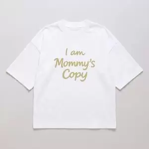 Camiseta Infantil Manga Curta Overboxy I am Mommy’s Copy