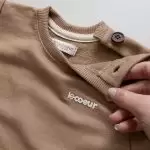 moletom e calça infantil, conjunto moletom bordado infantil, conjunto infantil estiloso, moletom gola careca infantil, moda bebe, roupa para bebe, roupa de criança, loja online infantil, loja de roupa de bebe online, frete grátis, roupinhas bebe estilosas, outono inverno, conjuntinho bebe, peças infantis, conjunto 100% algodão, roupa bebe confortável, loja de bebe, roupa infantil minimalista, roupa baby, moda baby, algodão premium, roupinha de bebê, vestuário para bebês, roupas para recém-nascidos, roupas de bebê menina/menino, enxoval de bebê, body de bebê, jogos de roupa para bebê, acessórios para bebê, moda bebê, roupinhas fofas para bebê, roupas para chá de bebê, baby, roupas para bebes, site confiável, peças infantis, moda infantil, roupa de criança, moda bebe fashion, le coeur, fácil de abotoar, roupinha unissex para bebe