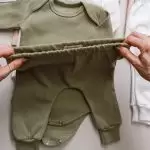 enxoval para bebe lista de enxoval maternidade dicas de maternidade mamae de primeira viagem recem nasciso puerperio amamentacao duvidas sobre maternidade gravidez parto cesaria parto natural dicas para o sono do bebe dicas de amamentacao primeiros passos do bebe macacão infantil, macacão bebe, malha 100% algodão, verão, baby, site confiável, primavera verão, peças infantis, moda infantil, roupa de criança, conjunto body manga curta infantil, unissex, le coeur, minimalista, Roupas de bebê, Roupas infantis, Moda bebê, Roupas para recém-nascido, loja de bebê online, Conjuntos de bebê, Roupa de bebê a preço acessível, Roupas de bebê em promoção, Roupas de bebê para o verão, Conjuntos de roupas de bebê, Roupas de bebê meia estação, Roupa que cresce junto com o bebê, calça para bebê, Macacão para bebê Camiseta bebê, Roupas de bebê Fáceis de trocar, Body bebê, Calça bebê, macacão com pezinho, Saída de maternidade, Roupa de bebê para sair da maternidade, Roupa para neném, Peças para neném maternidade sapatinho de bebe mantinha de bebe roupa de bebe menino roupa de bebe menina touca para bebe gorro para bebe pecas para aquecer o bebe inverno roupas de inverno para bebe