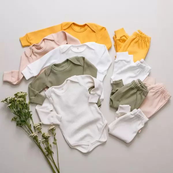 enxoval para bebe lista de enxoval maternidade dicas de maternidade mamae de primeira viagem recem nasciso puerperio amamentacao duvidas sobre maternidade gravidez parto cesaria parto natural dicas para o sono do bebe dicas de amamentacao primeiros passos do bebe macacão infantil, macacão bebe, malha 100% algodão, verão, baby, site confiável, primavera verão, peças infantis, moda infantil, roupa de criança, conjunto body manga curta infantil, unissex, le coeur, minimalista, Roupas de bebê, Roupas infantis, Moda bebê, Roupas para recém-nascido, loja de bebê online, Conjuntos de bebê, Roupa de bebê a preço acessível, Roupas de bebê em promoção, Roupas de bebê para o verão, Conjuntos de roupas de bebê, Roupas de bebê meia estação, Roupa que cresce junto com o bebê, calça para bebê, Macacão para bebê Camiseta bebê, Roupas de bebê Fáceis de trocar, Body bebê, Calça bebê, macacão com pezinho, Saída de maternidade, Roupa de bebê para sair da maternidade, Roupa para neném, Peças para neném maternidade sapatinho de bebe mantinha de bebe roupa de bebe menino roupa de bebe menina touca para bebe gorro para bebe pecas para aquecer o bebe inverno roupas de inverno para bebe