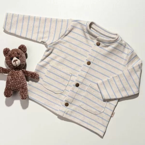 casaco listrado infantil, casaco com bolsos infantil, casaco de botões infantil, moda bebe, roupa para bebe, roupa de criança, loja online infantil, loja de roupa de bebe online, frete grátis, roupinhas bebe estilosas, outono inverno, conjuntinho bebe, peças infantis, conjunto 100% algodão, roupa bebe confortável, loja de bebe, roupa infantil minimalista, roupa baby, moda baby, algodão premium, roupinha de bebê, vestuário para bebês, roupas para recém-nascidos, roupas de bebê menina/menino, enxoval de bebê, body de bebê, jogos de roupa para bebê, acessórios para bebê, moda bebê, roupinhas fofas para bebê, roupas para chá de bebê, baby, roupas para bebes, site confiável, peças infantis, moda infantil, roupa de criança, moda bebe fashion, le coeur, fácil de abotoar, roupinha unissex para bebe