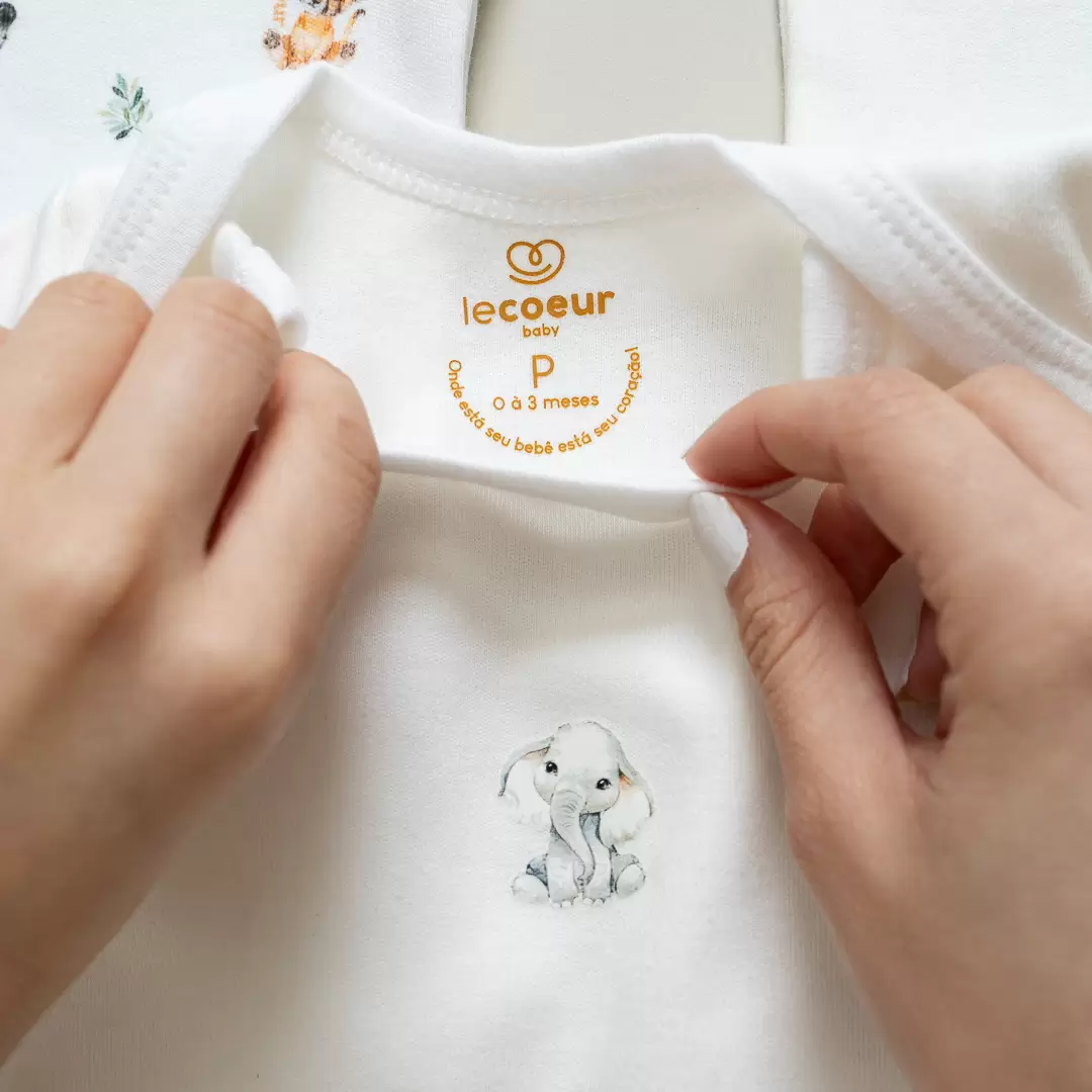 enxoval para bebe lista de enxoval maternidade dicas de maternidade mamae de primeira viagem recem nasciso puerperio amamentacao duvidas sobre maternidade gravidez parto cesaria parto natural dicas para o sono do bebe dicas de amamentacao primeiros passos do bebe macacão infantil, macacão bebe, malha 100% algodão, verão, baby, site confiável, primavera verão, peças infantis, moda infantil, roupa de criança, conjunto body manga curta infantil, unissex, le coeur, minimalista, Roupas de bebê, Roupas infantis, Moda bebê, Roupas para recém-nascido, loja de bebê online, Conjuntos de bebê, Roupa de bebê a preço acessível, Roupas de bebê em promoção, Roupas de bebê para o verão, Conjuntos de roupas de bebê, Roupas de bebê meia estação, Roupa que cresce junto com o bebê, calça para bebê, Macacão para bebê Camiseta bebê, Roupas de bebê Fáceis de trocar, Body bebê, Calça bebê, macacão com pezinho, Saída de maternidade, Roupa de bebê para sair da maternidade, Roupa para neném, Peças para neném maternidade sapatinho de bebe mantinha de bebe roupa de bebe menino roupa de bebe menina touca para bebe gorro para bebe pecas para aquecer o bebe inverno roupas de inverno para bebe Kit maternidade enxoval bebe completo kit bodyv e calça bebe kit saida de maternidade kit roupas de recem nascido calça bebe suedine algodao roupa de bebe confortavel enxoval bebe roupas infantis roupas para bebes preço calça bebe roupas personalizadas roupas de maternidade roupa de bebe confortaveis calça de bebe unissex mala de bebe saida de maternidade saida maternidade cha revelacao temas para cha revelaçao temas de aniversario de bebe enxoval para bebe enxoval completo bebe prematuro bebe recem nascido dicas de amamentaçao exames na gravidez o que evitar na gravidez