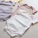 enxoval para bebe lista de enxoval maternidade dicas de maternidade mamae de primeira viagem recem nasciso puerperio amamentacao duvidas sobre maternidade gravidez parto cesaria parto natural dicas para o sono do bebe dicas de amamentacao primeiros passos do bebe macacão infantil, macacão bebe, malha 100% algodão, verão, baby, site confiável, primavera verão, peças infantis, moda infantil, roupa de criança, conjunto body manga curta infantil, unissex, le coeur, minimalista, Roupas de bebê, Roupas infantis, Moda bebê, Roupas para recém-nascido, loja de bebê online, Conjuntos de bebê, Roupa de bebê a preço acessível, Roupas de bebê em promoção, Roupas de bebê para o verão, Conjuntos de roupas de bebê, Roupas de bebê meia estação, Roupa que cresce junto com o bebê, calça para bebê, Macacão para bebê Camiseta bebê, Roupas de bebê Fáceis de trocar, Body bebê, Calça bebê, macacão com pezinho, Saída de maternidade, Roupa de bebê para sair da maternidade, Roupa para neném, Peças para neném maternidade sapatinho de bebe mantinha de bebe roupa de bebe menino roupa de bebe menina touca para bebe gorro para bebe pecas para aquecer o bebe inverno roupas de inverno para bebe