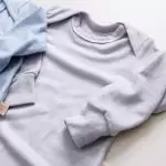 enxoval para bebe lista de enxoval maternidade dicas de maternidade mamae de primeira viagem recem nasciso puerperio amamentacao duvidas sobre maternidade gravidez parto cesaria parto natural dicas para o sono do bebe dicas de amamentacao primeiros passos do bebe macacão infantil, macacão bebe, malha 100% algodão, verão, baby, site confiável, primavera verão, peças infantis, moda infantil, roupa de criança, conjunto body manga curta infantil, unissex, le coeur, minimalista, Roupas de bebê, Roupas infantis, Moda bebê, Roupas para recém-nascido, loja de bebê online, Conjuntos de bebê, Roupa de bebê a preço acessível, Roupas de bebê em promoção, Roupas de bebê para o verão, Conjuntos de roupas de bebê, Roupas de bebê meia estação, Roupa que cresce junto com o bebê, calça para bebê, Macacão para bebê Camiseta bebê, Roupas de bebê Fáceis de trocar, Body bebê, Calça bebê, macacão com pezinho, Saída de maternidade, Roupa de bebê para sair da maternidade, Roupa para neném, Peças para neném maternidade sapatinho de bebe mantinha de bebe roupa de bebe menino roupa de bebe menina touca para bebe gorro para bebe pecas para aquecer o bebe inverno roupas de inverno para bebe