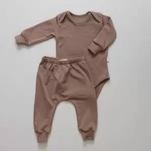 enxoval para bebê, lista de enxoval maternidade, dicas de maternidade, mamãe de primeira viagem, recém-nascido, puerpério, amamentação, dúvidas sobre maternidade, gravidez, parto, cesárea, parto natural, dicas para o sono do bebê, primeiros passos do bebê, macacão infantil, macacão bebê, malha 100% algodão, verão, primavera verão, baby, site confiável, peças infantis, moda infantil, roupa de criança, conjunto body manga curta infantil, unissex, Le Coeur, minimalista, roupas de bebê, roupas infantis, moda bebê, roupas para recém-nascido, loja de bebê online, conjuntos de bebê, roupa de bebê a preço acessível, roupas de bebê em promoção, roupas de bebê para o verão, conjuntos de roupas de bebê, roupas de bebê meia estação, roupa que cresce junto com o bebê, calça para bebê, macacão para bebê, camiseta bebê, roupas de bebê fáceis de trocar, body bebê, calça bebê, macacão com pezinho, saída de maternidade, roupa de bebê para sair da maternidade, roupa para neném, peças para neném maternidade, sapatinho de bebê, mantinha de bebê, roupa de bebê menino, roupa de bebê menina, touca para bebê, gorro para bebê, peças para aquecer o bebê, inverno, roupas de inverno para bebê, kit maternidade, enxoval bebê completo, kit body e calça bebê, kit saída de maternidade, kit roupas de recém-nascido, calça bebê suedine algodão, roupa de bebê confortável, enxoval bebê, roupas infantis, roupas para bebês preço, calça bebê, roupas personalizadas, roupas de maternidade, roupas de bebê confortáveis, calça de bebê unissex, ideias para mesversário, dicas de amamentação, quarto de bebê, decoração para quarto de bebê, malha leve e respirável, feito em algodão, confortável, maciez, moderna e estilosa, peças meia estação, enxoval completo para bebê, o que levar na mala da maternidade, lista enxoval maternidade atualizada, enxoval prático para recém-nascido, itens essenciais do enxoval, enxoval para mamãe e bebê, bolsa maternidade organizada, maternidade real, maternidade leve, maternidade na prática, dicas para mamães de primeira viagem, cuidados com o bebê recém-nascido, o que comprar antes do nascimento, roupinhas para maternidade, enxoval minimalista, enxoval sustentável para bebê, roupas fresquinhas para bebê, moda bebê verão, roupa leve para dias quentes, conjuntinho de verão bebê, roupas de bebê respiráveis, tecidos leves para o calor, roupas de bebê para meia-estação, looks de verão para bebê, conforto térmico para o bebê, roupa de bebê para clima quente, kit verão bebê, looks básicos de verão, roupas de bebê para passear, roupas de bebê para o dia a dia, roupas de bebê 100% algodão, algodão macio para bebê, roupas de bebê hipoalergênicas, tecidos naturais para bebê, roupas sem poliéster, malha respirável para bebê, roupas seguras para a pele do bebê, conforto e maciez para o bebê, roupas que não irritam a pele, roupas duráveis e confortáveis, roupas que acompanham o crescimento, qualidade premium infantil, roupas com toque suave, body de algodão para bebê, body manga curta bebê verão, calça bebê algodão, macacão leve para recém-nascido, conjunto bebê minimalista, roupas básicas para bebê, roupas neutras unissex, roupinhas para bebê menino e menina, kit body e calça bebê, kit roupas para recém-nascido, saída maternidade algodão, roupas práticas para trocar, roupas para o enxoval do bebê, roupas para dormir o bebê, pijaminha bebê, roupa para o bebê dormir confortável, amor em cada detalhe, feito com carinho para o bebê, cada fase com conforto, roupas para momentos especiais, estilo minimalista infantil, conforto que abraça, roupas que acompanham o crescimento, moda infantil afetiva, roupas pensadas para o dia a dia da mamãe.