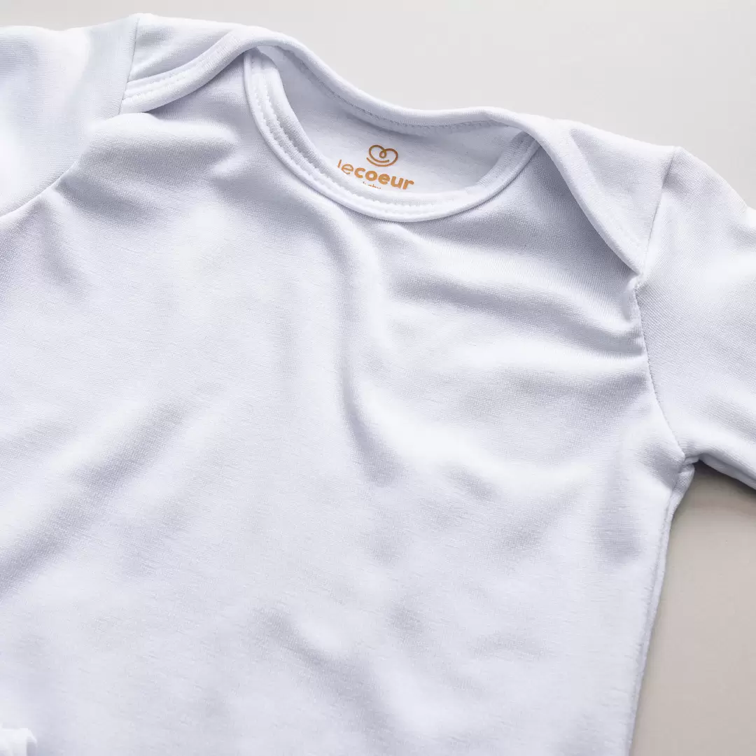 enxoval para bebê, lista de enxoval maternidade, dicas de maternidade, mamãe de primeira viagem, recém-nascido, puerpério, amamentação, dúvidas sobre maternidade, gravidez, parto, cesárea, parto natural, dicas para o sono do bebê, primeiros passos do bebê, macacão infantil, macacão bebê, malha 100% algodão, verão, primavera verão, baby, site confiável, peças infantis, moda infantil, roupa de criança, conjunto body manga curta infantil, unissex, Le Coeur, minimalista, roupas de bebê, roupas infantis, moda bebê, roupas para recém-nascido, loja de bebê online, conjuntos de bebê, roupa de bebê a preço acessível, roupas de bebê em promoção, roupas de bebê para o verão, conjuntos de roupas de bebê, roupas de bebê meia estação, roupa que cresce junto com o bebê, calça para bebê, macacão para bebê, camiseta bebê, roupas de bebê fáceis de trocar, body bebê, calça bebê, macacão com pezinho, saída de maternidade, roupa de bebê para sair da maternidade, roupa para neném, peças para neném maternidade, sapatinho de bebê, mantinha de bebê, roupa de bebê menino, roupa de bebê menina, touca para bebê, gorro para bebê, peças para aquecer o bebê, inverno, roupas de inverno para bebê, kit maternidade, enxoval bebê completo, kit body e calça bebê, kit saída de maternidade, kit roupas de recém-nascido, calça bebê suedine algodão, roupa de bebê confortável, enxoval bebê, roupas infantis, roupas para bebês preço, calça bebê, roupas personalizadas, roupas de maternidade, roupas de bebê confortáveis, calça de bebê unissex, ideias para mesversário, dicas de amamentação, quarto de bebê, decoração para quarto de bebê, malha leve e respirável, feito em algodão, confortável, maciez, moderna e estilosa, peças meia estação, enxoval completo para bebê, o que levar na mala da maternidade, lista enxoval maternidade atualizada, enxoval prático para recém-nascido, itens essenciais do enxoval, enxoval para mamãe e bebê, bolsa maternidade organizada, maternidade real, maternidade leve, maternidade na prática, dicas para mamães de primeira viagem, cuidados com o bebê recém-nascido, o que comprar antes do nascimento, roupinhas para maternidade, enxoval minimalista, enxoval sustentável para bebê, roupas fresquinhas para bebê, moda bebê verão, roupa leve para dias quentes, conjuntinho de verão bebê, roupas de bebê respiráveis, tecidos leves para o calor, roupas de bebê para meia-estação, looks de verão para bebê, conforto térmico para o bebê, roupa de bebê para clima quente, kit verão bebê, looks básicos de verão, roupas de bebê para passear, roupas de bebê para o dia a dia, roupas de bebê 100% algodão, algodão macio para bebê, roupas de bebê hipoalergênicas, tecidos naturais para bebê, roupas sem poliéster, malha respirável para bebê, roupas seguras para a pele do bebê, conforto e maciez para o bebê, roupas que não irritam a pele, roupas duráveis e confortáveis, roupas que acompanham o crescimento, qualidade premium infantil, roupas com toque suave, body de algodão para bebê, body manga curta bebê verão, calça bebê algodão, macacão leve para recém-nascido, conjunto bebê minimalista, roupas básicas para bebê, roupas neutras unissex, roupinhas para bebê menino e menina, kit body e calça bebê, kit roupas para recém-nascido, saída maternidade algodão, roupas práticas para trocar, roupas para o enxoval do bebê, roupas para dormir o bebê, pijaminha bebê, roupa para o bebê dormir confortável, amor em cada detalhe, feito com carinho para o bebê, cada fase com conforto, roupas para momentos especiais, estilo minimalista infantil, conforto que abraça, roupas que acompanham o crescimento, moda infantil afetiva, roupas pensadas para o dia a dia da mamãe.