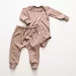 enxoval para bebê, lista de enxoval maternidade, dicas de maternidade, mamãe de primeira viagem, recém-nascido, puerpério, amamentação, dúvidas sobre maternidade, gravidez, parto, cesárea, parto natural, dicas para o sono do bebê, primeiros passos do bebê, macacão infantil, macacão bebê, malha 100% algodão, verão, primavera verão, baby, site confiável, peças infantis, moda infantil, roupa de criança, conjunto body manga curta infantil, unissex, Le Coeur, minimalista, roupas de bebê, roupas infantis, moda bebê, roupas para recém-nascido, loja de bebê online, conjuntos de bebê, roupa de bebê a preço acessível, roupas de bebê em promoção, roupas de bebê para o verão, conjuntos de roupas de bebê, roupas de bebê meia estação, roupa que cresce junto com o bebê, calça para bebê, macacão para bebê, camiseta bebê, roupas de bebê fáceis de trocar, body bebê, calça bebê, macacão com pezinho, saída de maternidade, roupa de bebê para sair da maternidade, roupa para neném, peças para neném maternidade, sapatinho de bebê, mantinha de bebê, roupa de bebê menino, roupa de bebê menina, touca para bebê, gorro para bebê, peças para aquecer o bebê, inverno, roupas de inverno para bebê, kit maternidade, enxoval bebê completo, kit body e calça bebê, kit saída de maternidade, kit roupas de recém-nascido, calça bebê suedine algodão, roupa de bebê confortável, enxoval bebê, roupas infantis, roupas para bebês preço, calça bebê, roupas personalizadas, roupas de maternidade, roupas de bebê confortáveis, calça de bebê unissex, ideias para mesversário, dicas de amamentação, quarto de bebê, decoração para quarto de bebê, malha leve e respirável, feito em algodão, confortável, maciez, moderna e estilosa, peças meia estação, enxoval completo para bebê, o que levar na mala da maternidade, lista enxoval maternidade atualizada, enxoval prático para recém-nascido, itens essenciais do enxoval, enxoval para mamãe e bebê, bolsa maternidade organizada, maternidade real, maternidade leve, maternidade na prática, dicas para mamães de primeira viagem, cuidados com o bebê recém-nascido, o que comprar antes do nascimento, roupinhas para maternidade, enxoval minimalista, enxoval sustentável para bebê, roupas fresquinhas para bebê, moda bebê verão, roupa leve para dias quentes, conjuntinho de verão bebê, roupas de bebê respiráveis, tecidos leves para o calor, roupas de bebê para meia-estação, looks de verão para bebê, conforto térmico para o bebê, roupa de bebê para clima quente, kit verão bebê, looks básicos de verão, roupas de bebê para passear, roupas de bebê para o dia a dia, roupas de bebê 100% algodão, algodão macio para bebê, roupas de bebê hipoalergênicas, tecidos naturais para bebê, roupas sem poliéster, malha respirável para bebê, roupas seguras para a pele do bebê, conforto e maciez para o bebê, roupas que não irritam a pele, roupas duráveis e confortáveis, roupas que acompanham o crescimento, qualidade premium infantil, roupas com toque suave, body de algodão para bebê, body manga curta bebê verão, calça bebê algodão, macacão leve para recém-nascido, conjunto bebê minimalista, roupas básicas para bebê, roupas neutras unissex, roupinhas para bebê menino e menina, kit body e calça bebê, kit roupas para recém-nascido, saída maternidade algodão, roupas práticas para trocar, roupas para o enxoval do bebê, roupas para dormir o bebê, pijaminha bebê, roupa para o bebê dormir confortável, amor em cada detalhe, feito com carinho para o bebê, cada fase com conforto, roupas para momentos especiais, estilo minimalista infantil, conforto que abraça, roupas que acompanham o crescimento, moda infantil afetiva, roupas pensadas para o dia a dia da mamãe.