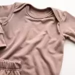 enxoval para bebê, lista de enxoval maternidade, dicas de maternidade, mamãe de primeira viagem, recém-nascido, puerpério, amamentação, dúvidas sobre maternidade, gravidez, parto, cesárea, parto natural, dicas para o sono do bebê, primeiros passos do bebê, macacão infantil, macacão bebê, malha 100% algodão, verão, primavera verão, baby, site confiável, peças infantis, moda infantil, roupa de criança, conjunto body manga curta infantil, unissex, Le Coeur, minimalista, roupas de bebê, roupas infantis, moda bebê, roupas para recém-nascido, loja de bebê online, conjuntos de bebê, roupa de bebê a preço acessível, roupas de bebê em promoção, roupas de bebê para o verão, conjuntos de roupas de bebê, roupas de bebê meia estação, roupa que cresce junto com o bebê, calça para bebê, macacão para bebê, camiseta bebê, roupas de bebê fáceis de trocar, body bebê, calça bebê, macacão com pezinho, saída de maternidade, roupa de bebê para sair da maternidade, roupa para neném, peças para neném maternidade, sapatinho de bebê, mantinha de bebê, roupa de bebê menino, roupa de bebê menina, touca para bebê, gorro para bebê, peças para aquecer o bebê, inverno, roupas de inverno para bebê, kit maternidade, enxoval bebê completo, kit body e calça bebê, kit saída de maternidade, kit roupas de recém-nascido, calça bebê suedine algodão, roupa de bebê confortável, enxoval bebê, roupas infantis, roupas para bebês preço, calça bebê, roupas personalizadas, roupas de maternidade, roupas de bebê confortáveis, calça de bebê unissex, ideias para mesversário, dicas de amamentação, quarto de bebê, decoração para quarto de bebê, malha leve e respirável, feito em algodão, confortável, maciez, moderna e estilosa, peças meia estação, enxoval completo para bebê, o que levar na mala da maternidade, lista enxoval maternidade atualizada, enxoval prático para recém-nascido, itens essenciais do enxoval, enxoval para mamãe e bebê, bolsa maternidade organizada, maternidade real, maternidade leve, maternidade na prática, dicas para mamães de primeira viagem, cuidados com o bebê recém-nascido, o que comprar antes do nascimento, roupinhas para maternidade, enxoval minimalista, enxoval sustentável para bebê, roupas fresquinhas para bebê, moda bebê verão, roupa leve para dias quentes, conjuntinho de verão bebê, roupas de bebê respiráveis, tecidos leves para o calor, roupas de bebê para meia-estação, looks de verão para bebê, conforto térmico para o bebê, roupa de bebê para clima quente, kit verão bebê, looks básicos de verão, roupas de bebê para passear, roupas de bebê para o dia a dia, roupas de bebê 100% algodão, algodão macio para bebê, roupas de bebê hipoalergênicas, tecidos naturais para bebê, roupas sem poliéster, malha respirável para bebê, roupas seguras para a pele do bebê, conforto e maciez para o bebê, roupas que não irritam a pele, roupas duráveis e confortáveis, roupas que acompanham o crescimento, qualidade premium infantil, roupas com toque suave, body de algodão para bebê, body manga curta bebê verão, calça bebê algodão, macacão leve para recém-nascido, conjunto bebê minimalista, roupas básicas para bebê, roupas neutras unissex, roupinhas para bebê menino e menina, kit body e calça bebê, kit roupas para recém-nascido, saída maternidade algodão, roupas práticas para trocar, roupas para o enxoval do bebê, roupas para dormir o bebê, pijaminha bebê, roupa para o bebê dormir confortável, amor em cada detalhe, feito com carinho para o bebê, cada fase com conforto, roupas para momentos especiais, estilo minimalista infantil, conforto que abraça, roupas que acompanham o crescimento, moda infantil afetiva, roupas pensadas para o dia a dia da mamãe.