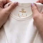 Camiseta Ribana off white 100% algodão confortavel unissex le coeur outono inverno varejo minimalista estiloso basico pratico leve moda bebe baby clean moderno inverno