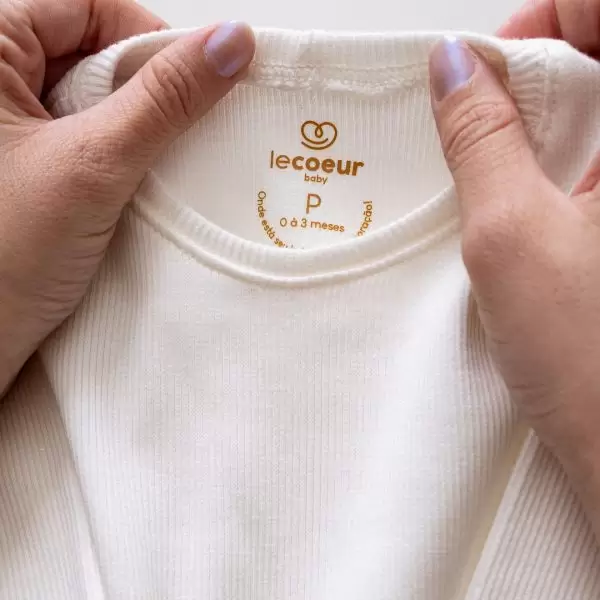 Camiseta Ribana off white 100% algodão confortavel unissex le coeur outono inverno varejo minimalista estiloso basico pratico leve moda bebe baby clean moderno inverno